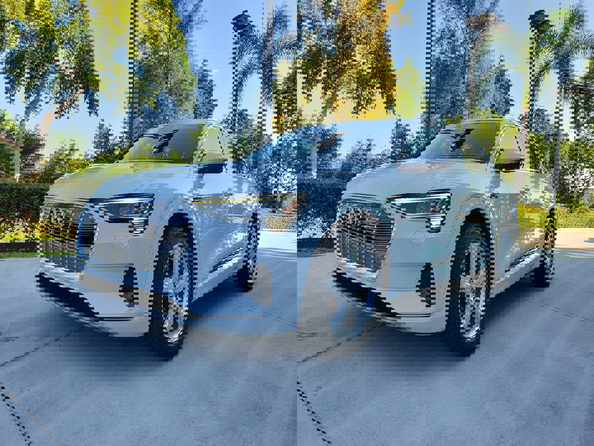 2019 Audi e-tron Premium Plus photo 4