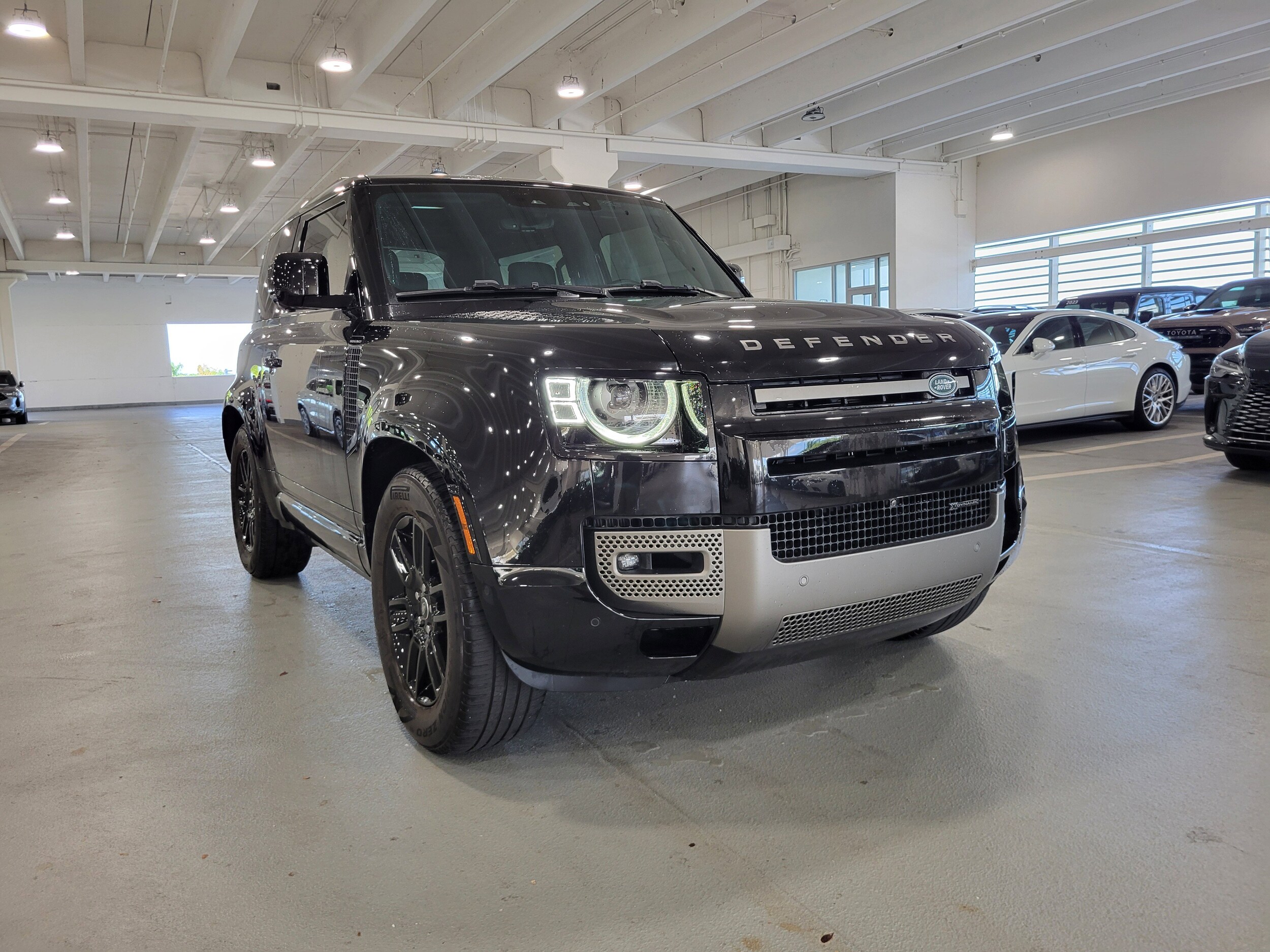 2023 Land Rover Defender 90 X-Dynamic SE photo 3