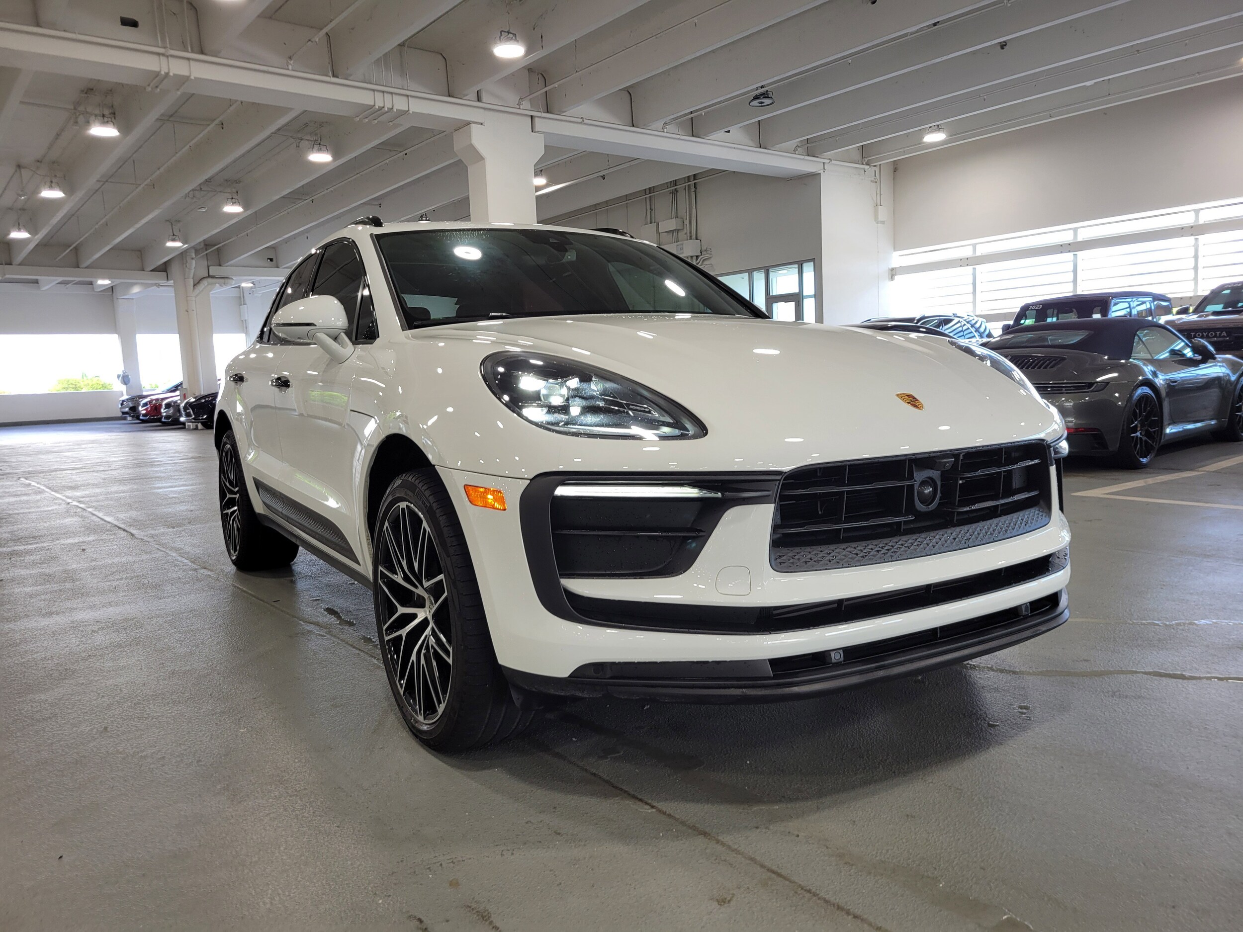2024 Porsche Macan T photo 4