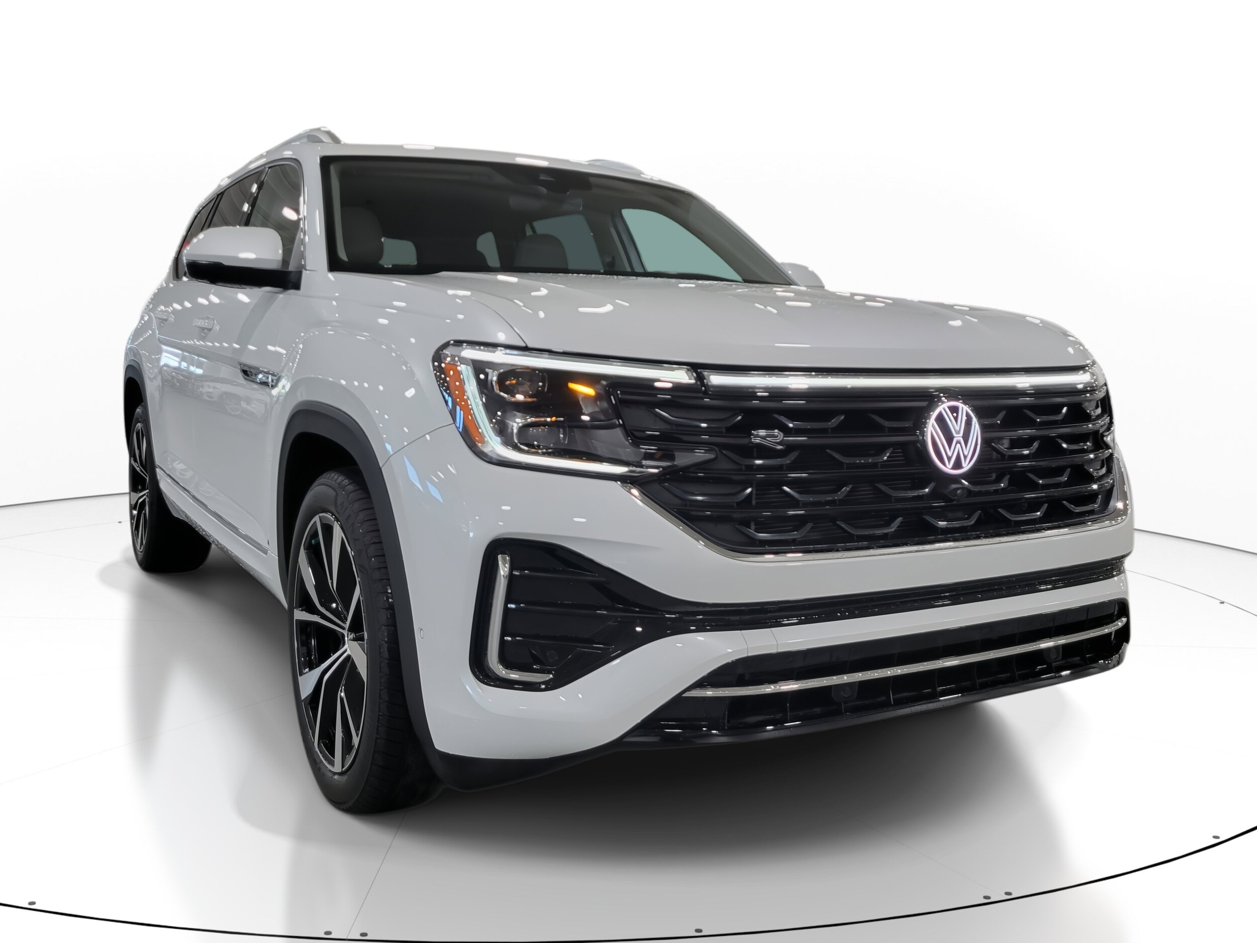 2025 Volkswagen Atlas SEL Premium R-Line photo 2