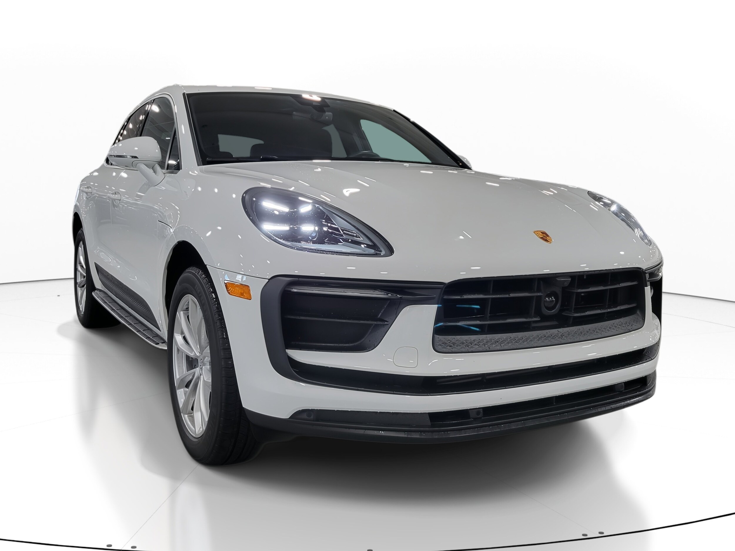 2024 Porsche Macan T photo 4