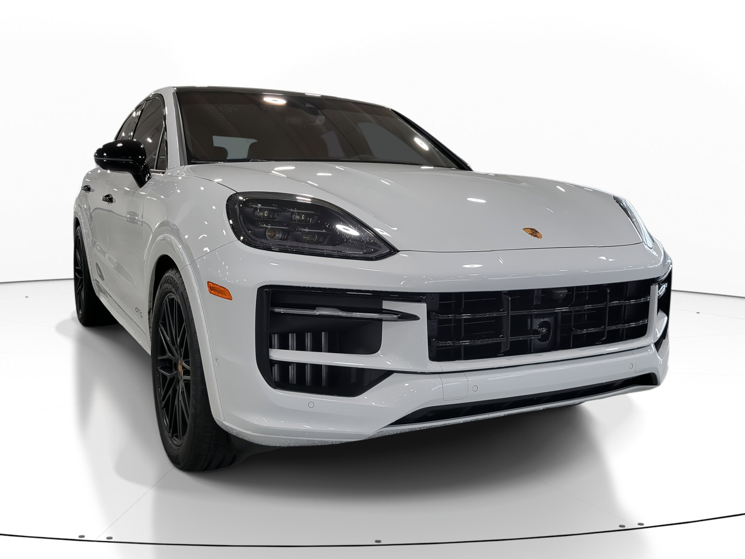 2026 Porsche Cayenne Coupe GTS photo 4
