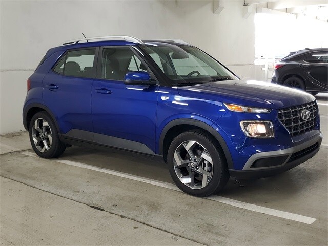 2024 Hyundai Venue SEL Limited photo 3