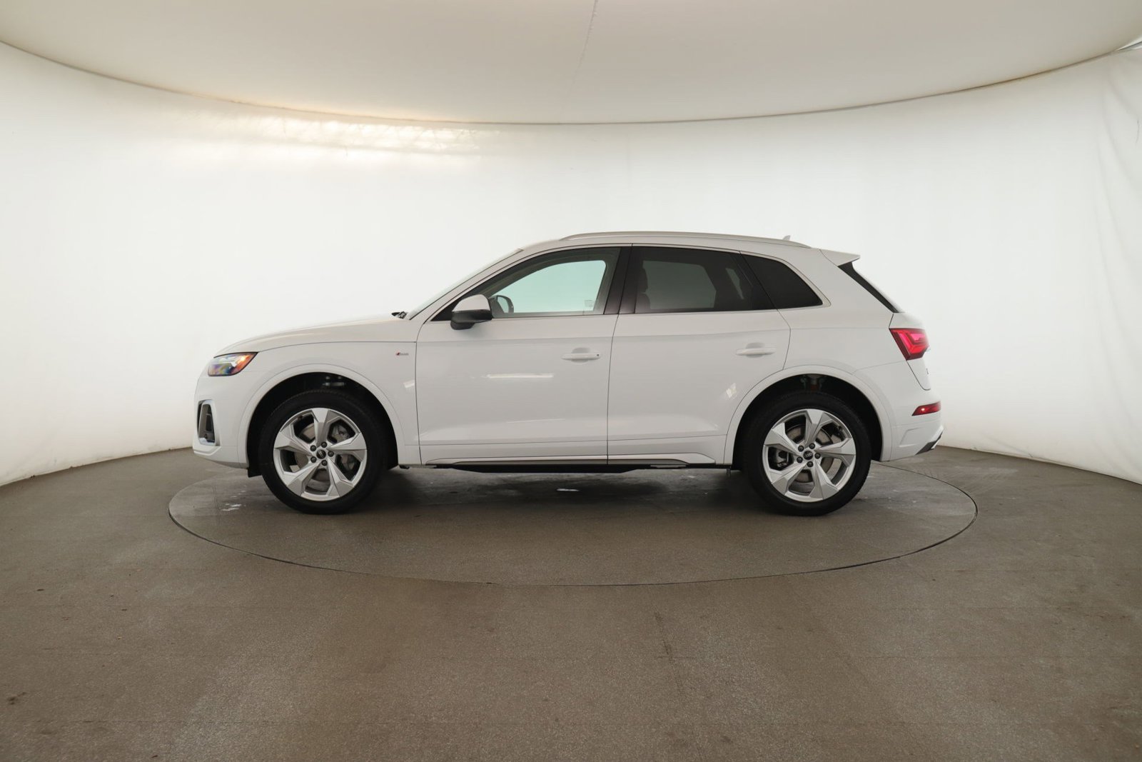 2025 AUDI Q5 - Image 8