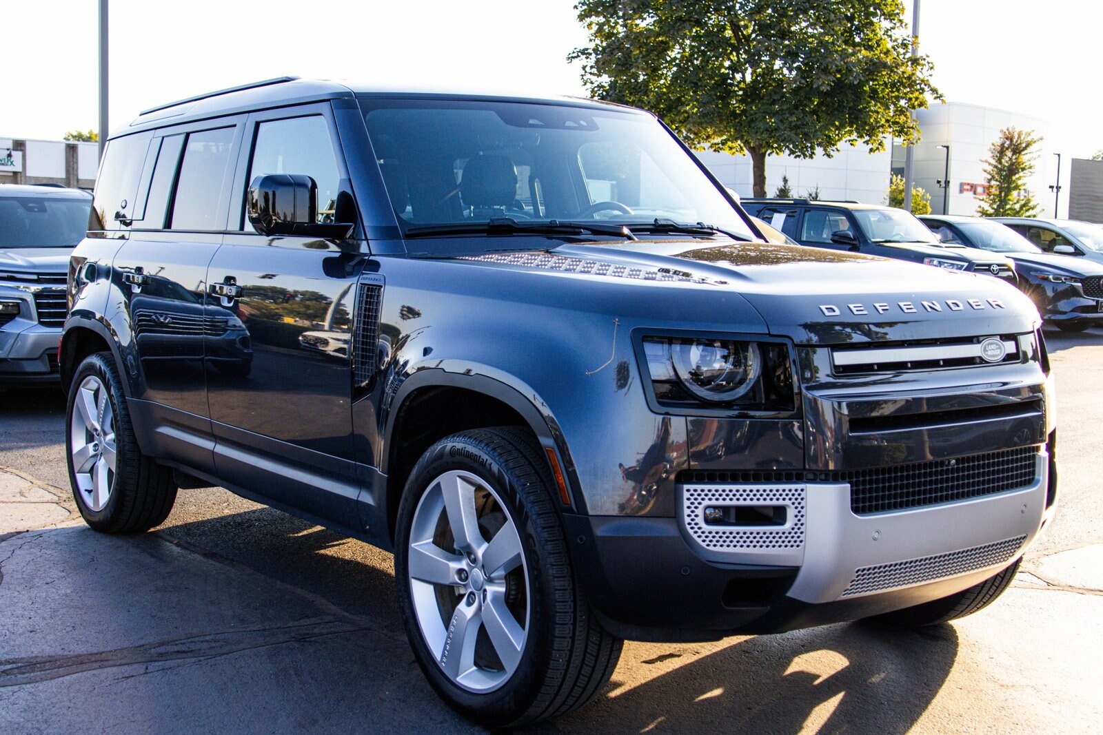 2024 Land Rover Defender 110 S photo 3
