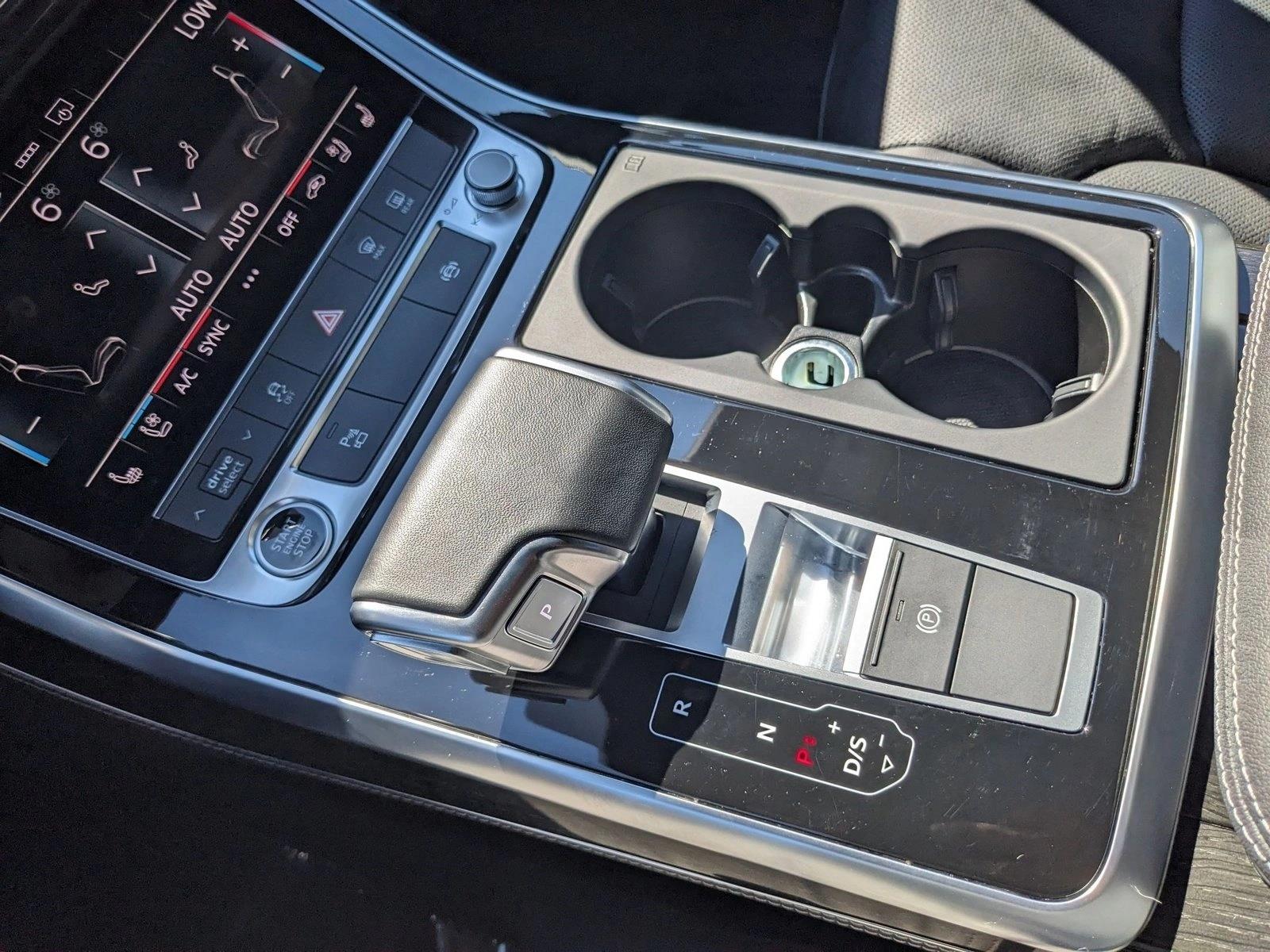 2025 AUDI Q8 - Image 12