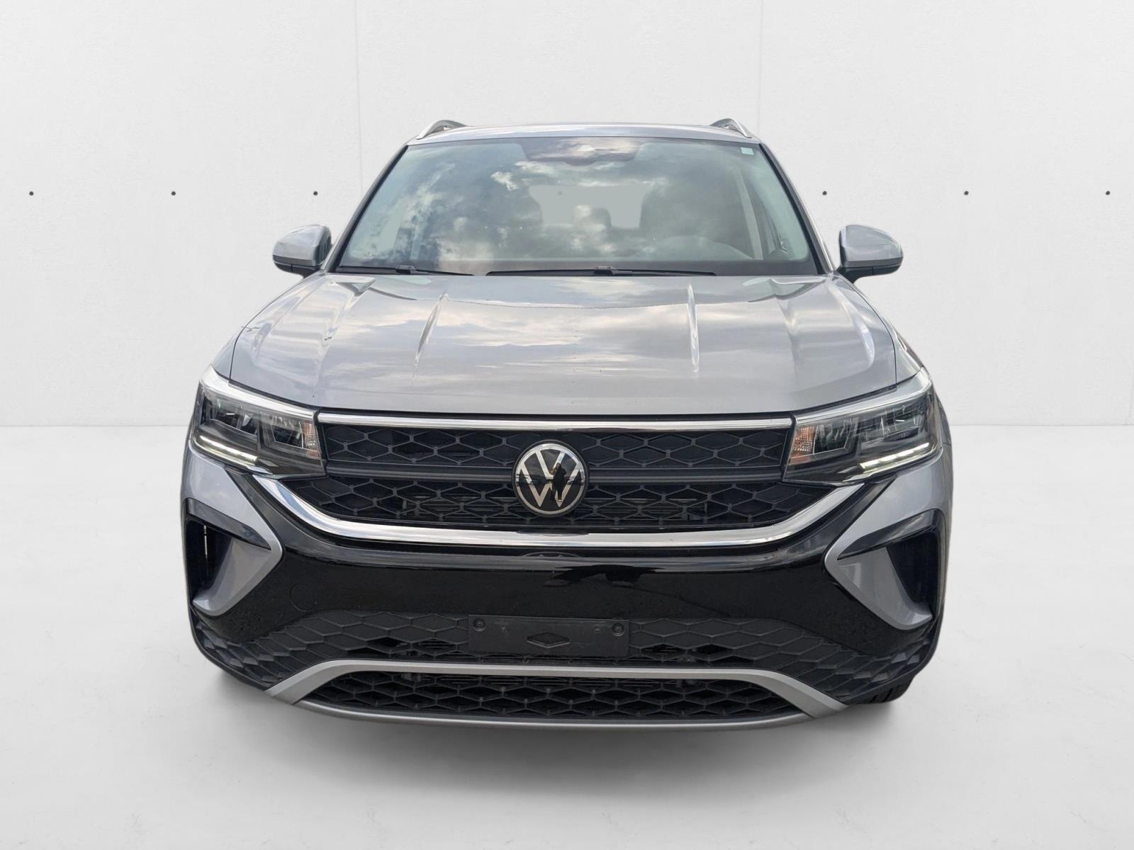 2024 Volkswagen Taos SE photo 2