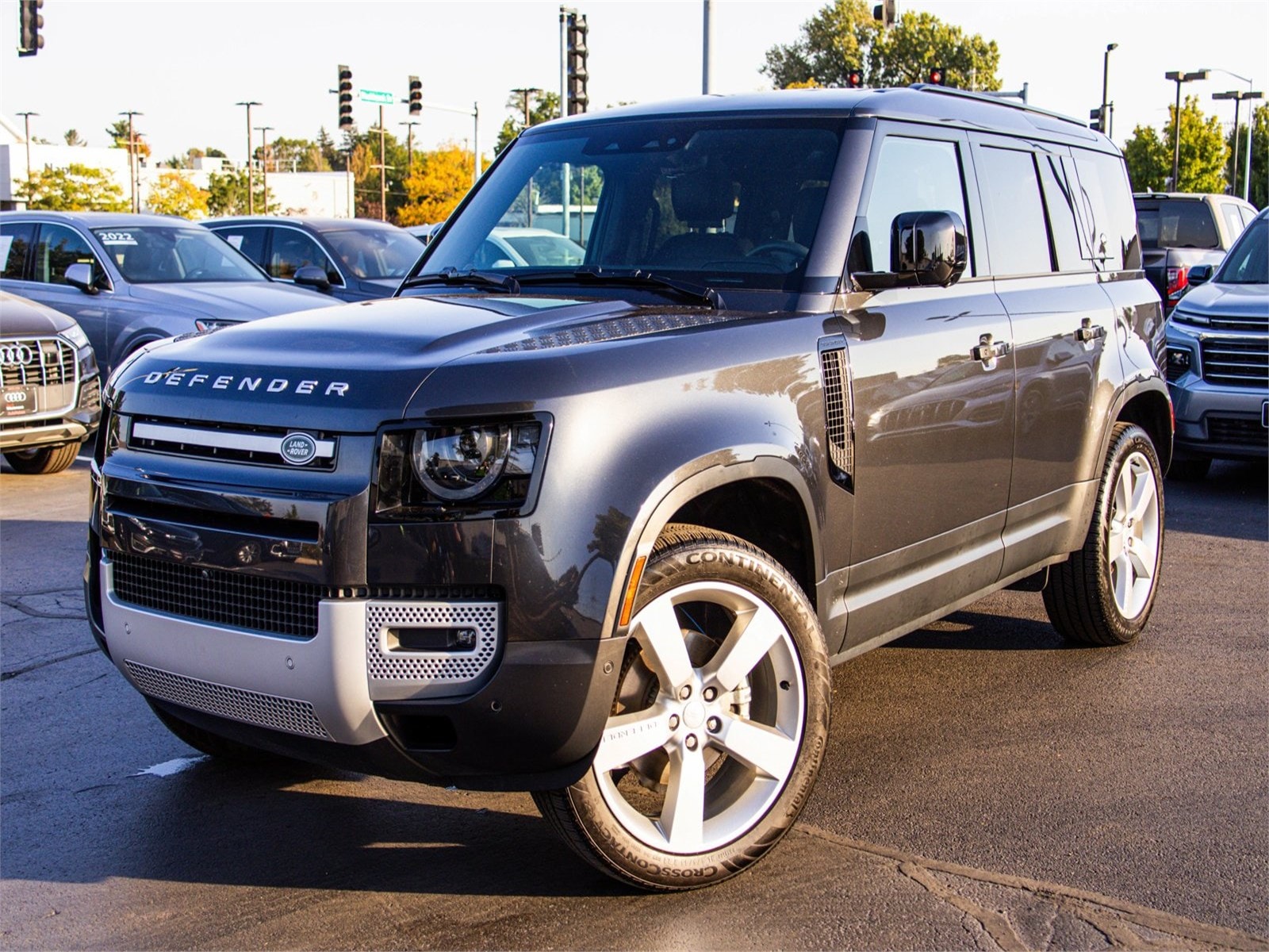 2024 Land Rover Defender S's photo