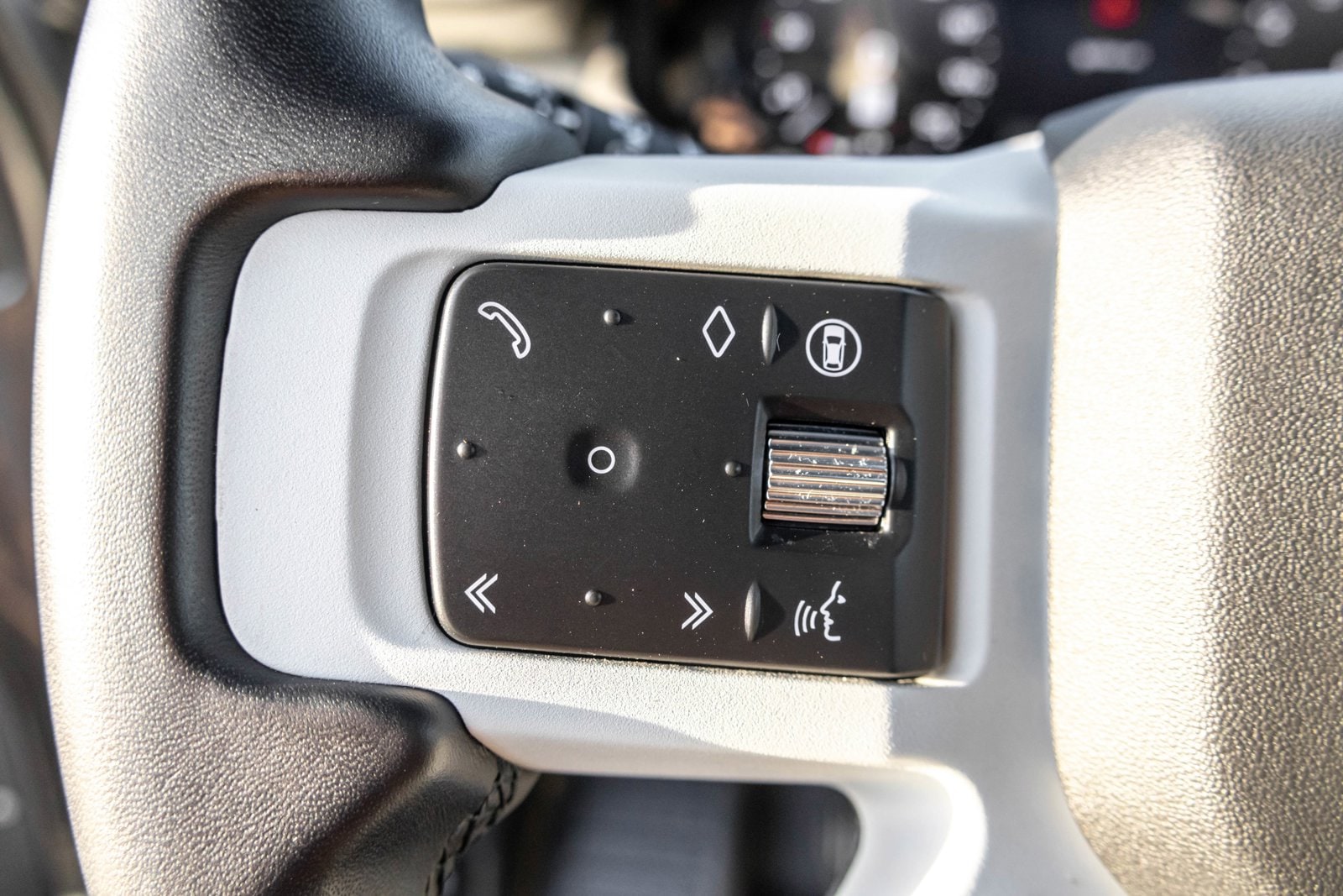 2024 LAND ROVER DEFENDER - Image 14