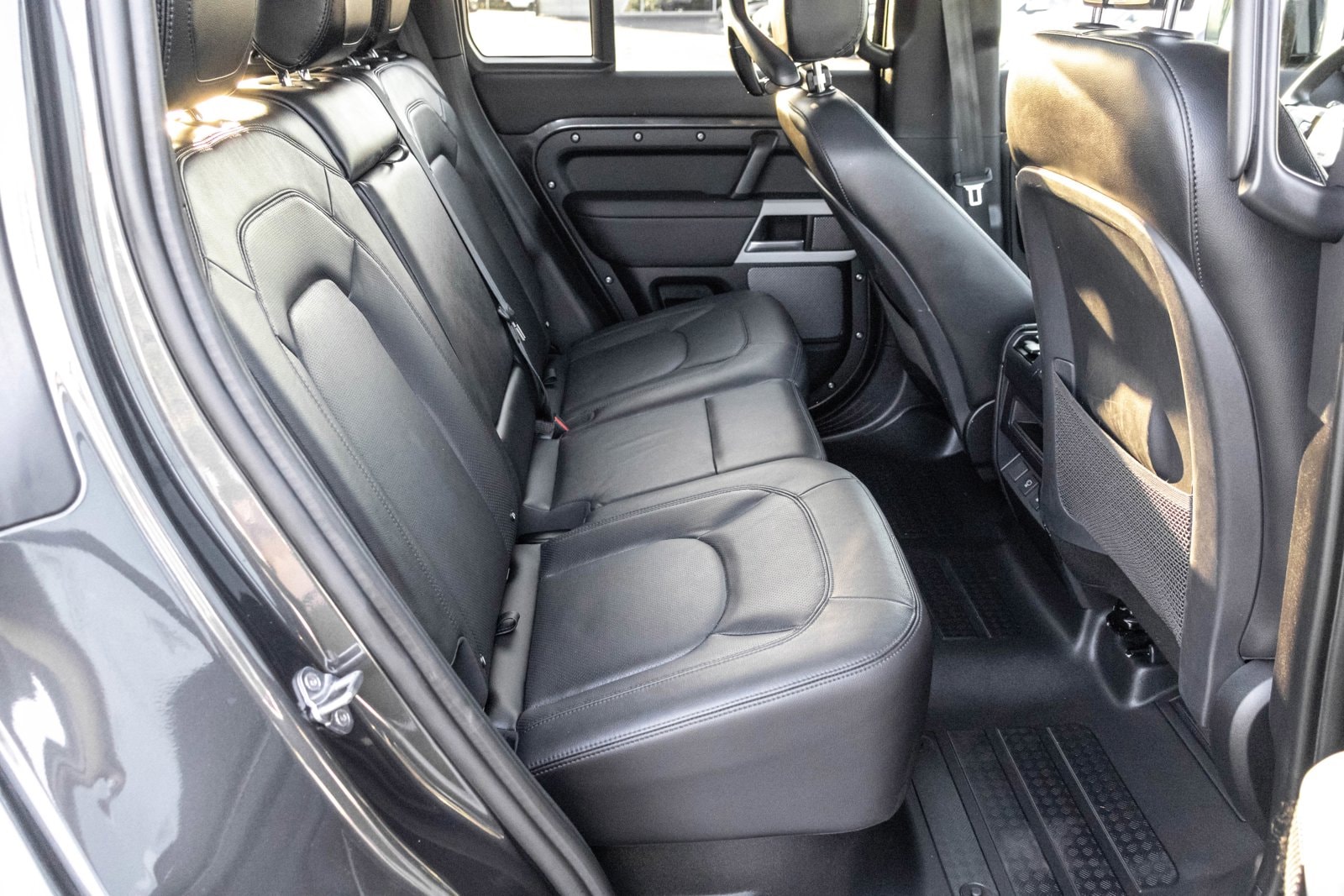 2024 LAND ROVER DEFENDER - Image 23