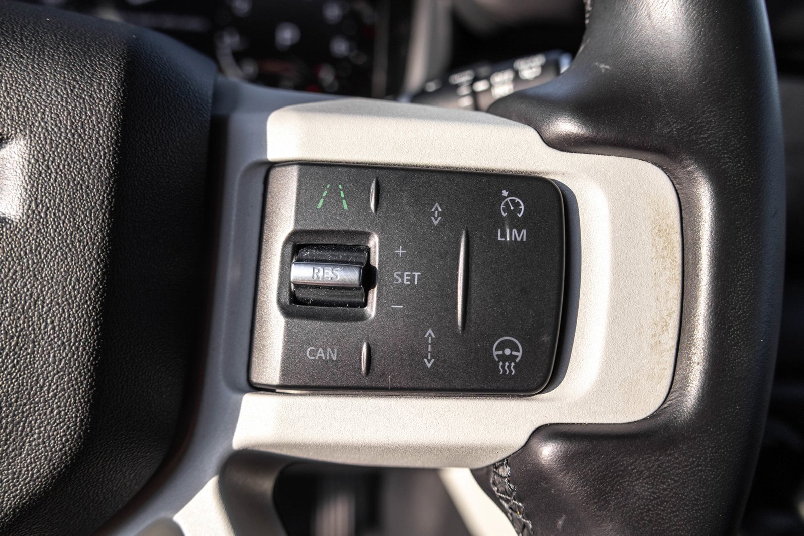 2024 LAND ROVER DEFENDER - Image 15