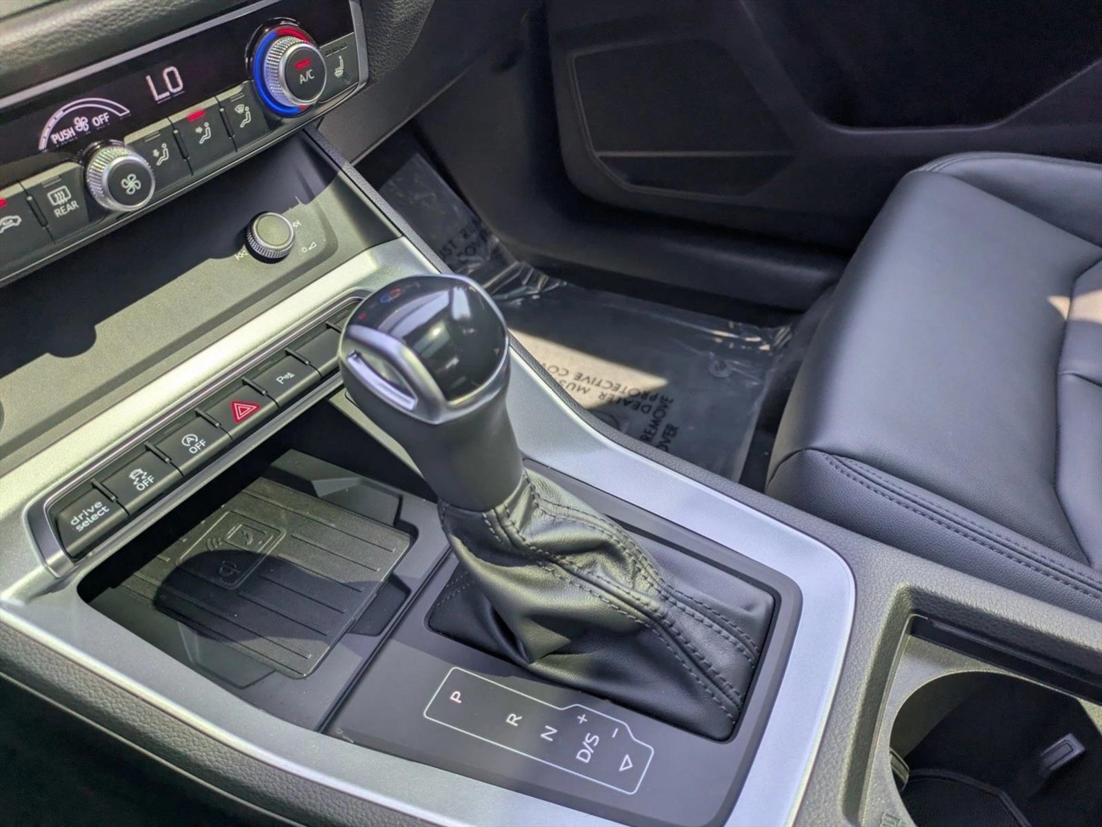 2025 AUDI Q3 - Image 12