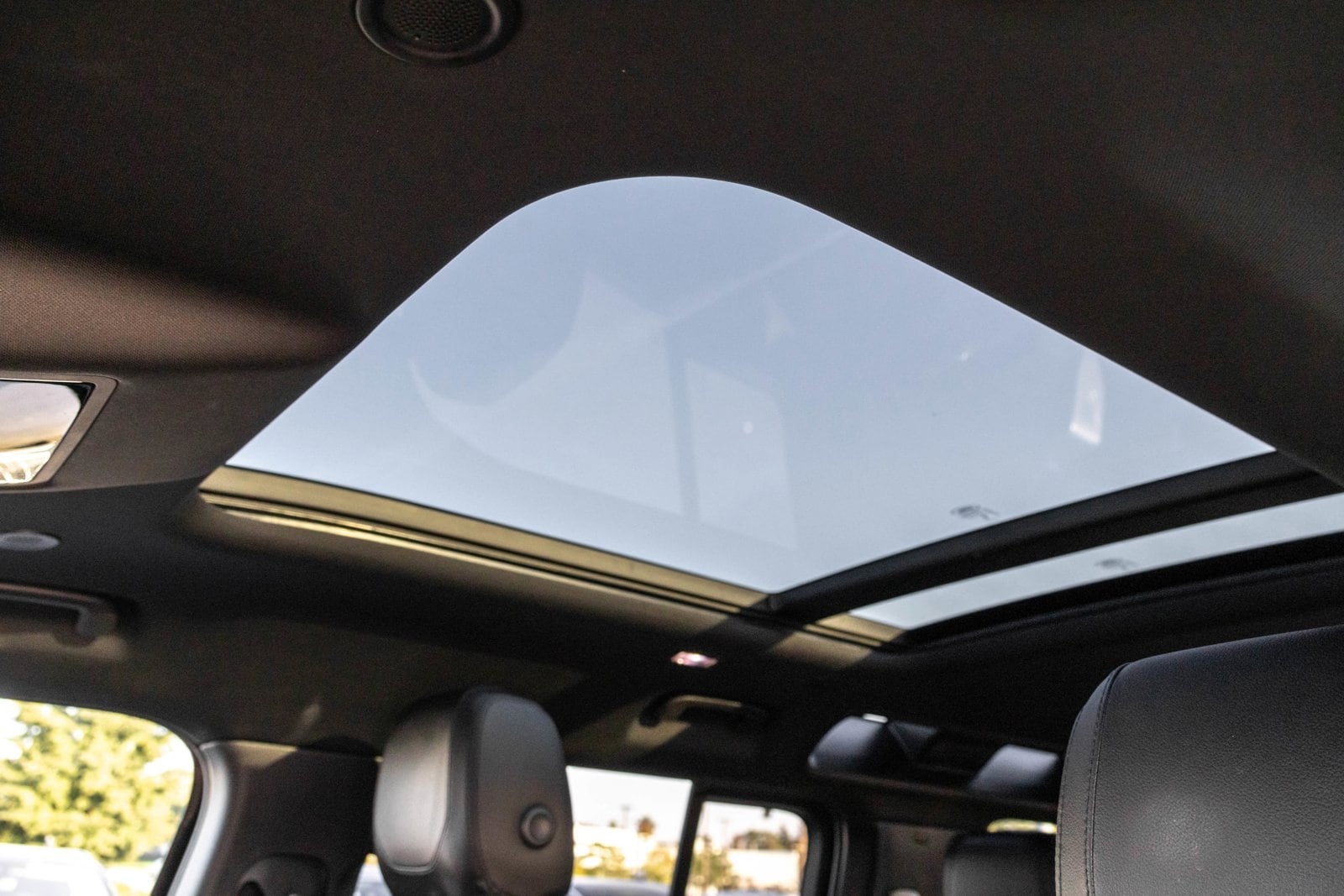 2024 LAND ROVER DEFENDER - Image 11