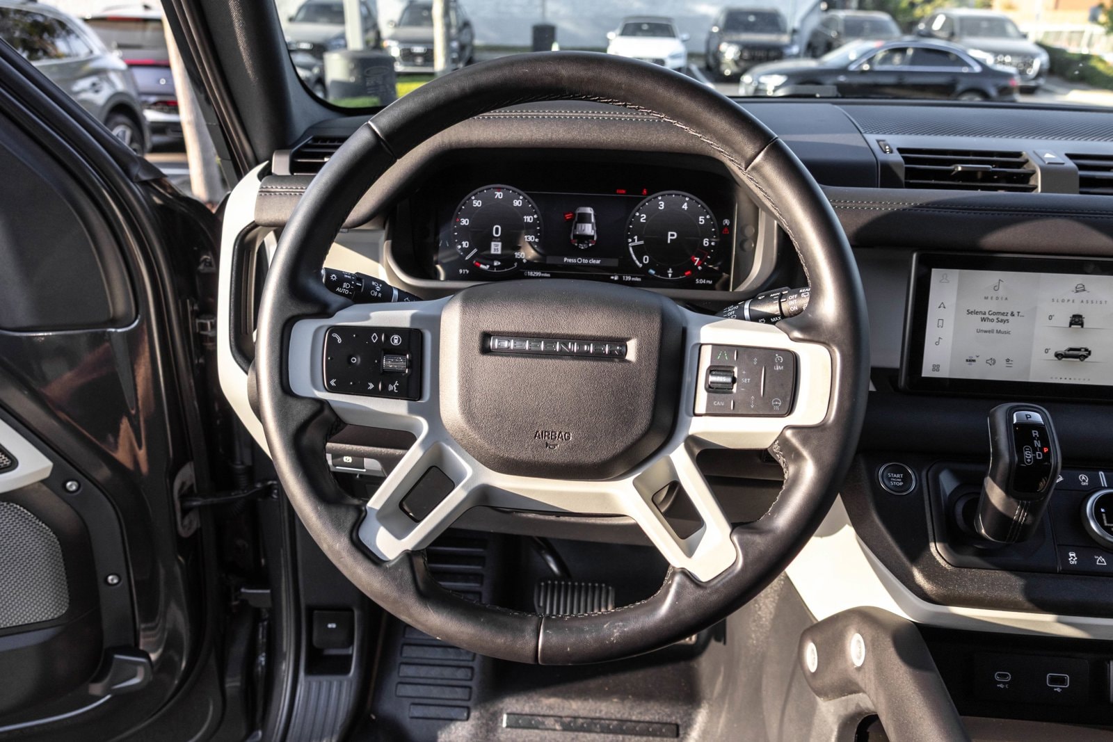 2024 LAND ROVER DEFENDER - Image 13