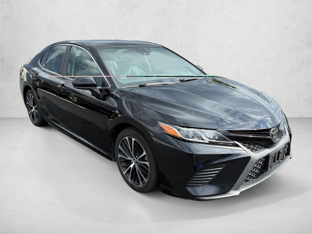 Used 2019 Toyota Camry SE Sedan