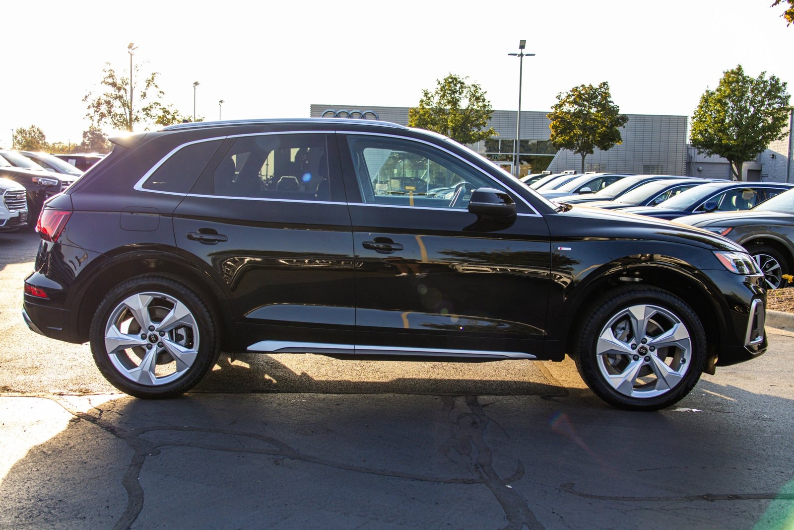 2025 AUDI Q5 - Image 4