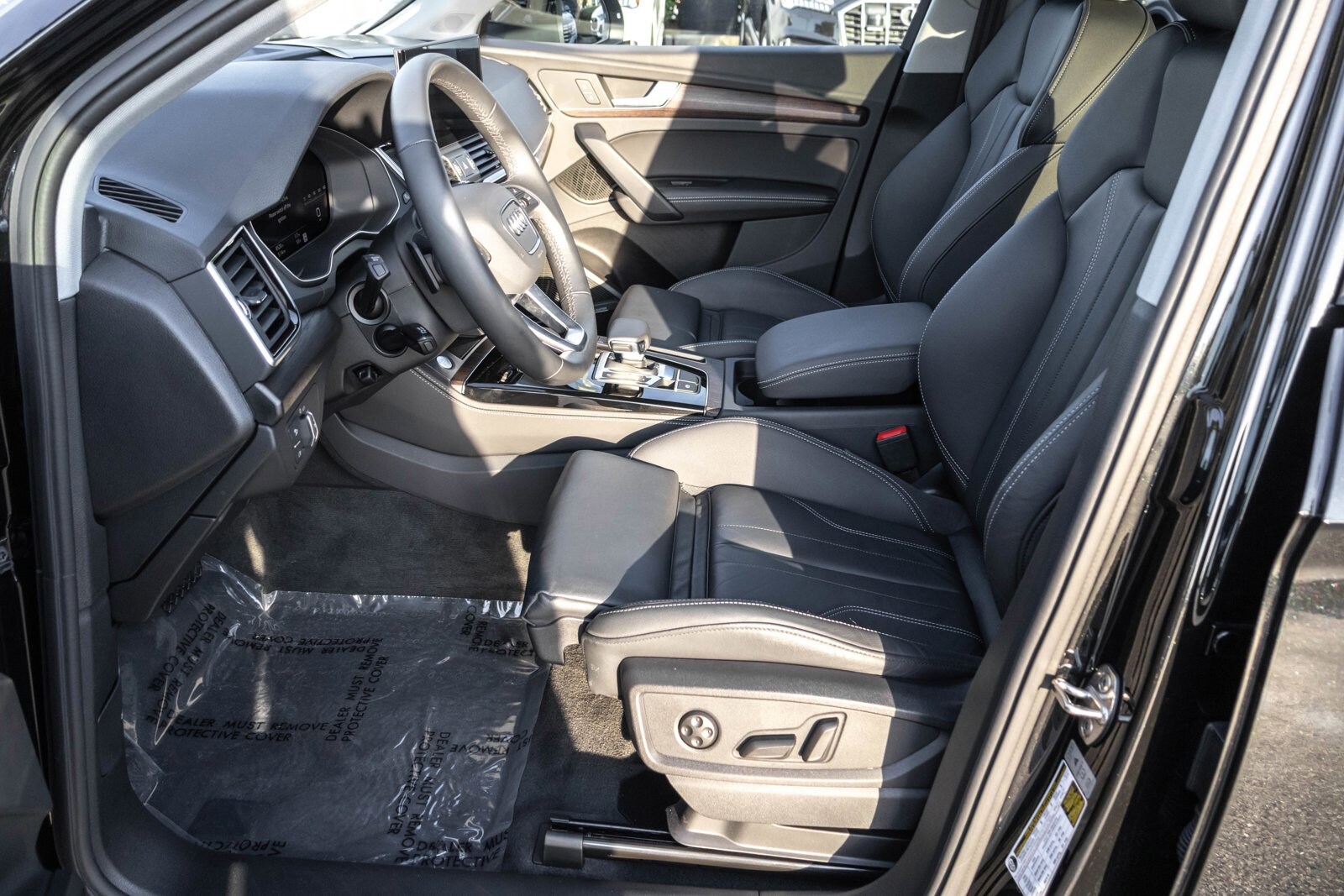 2025 AUDI Q5 - Image 12