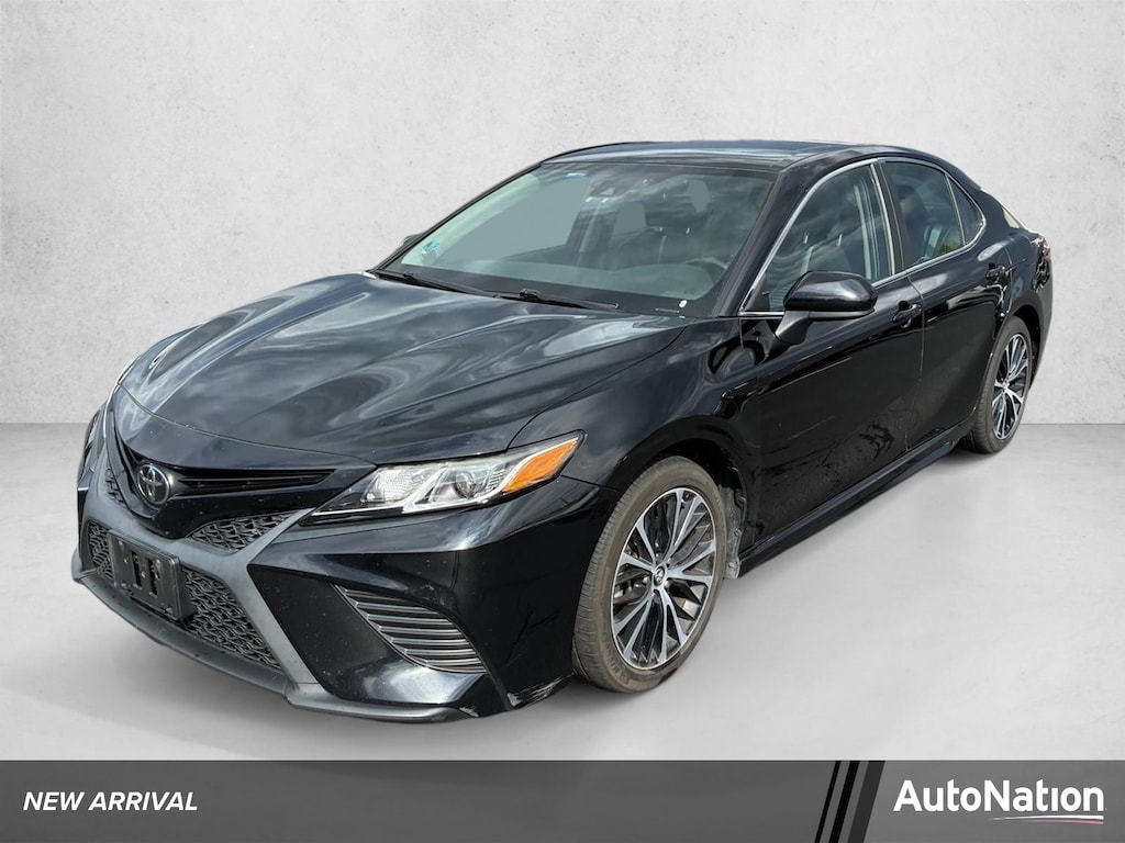 Used 2019 Toyota Camry SE Sedan