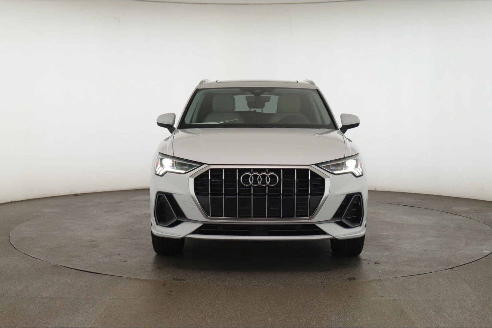 2025 Audi Q3 S line Premium Plus photo 2