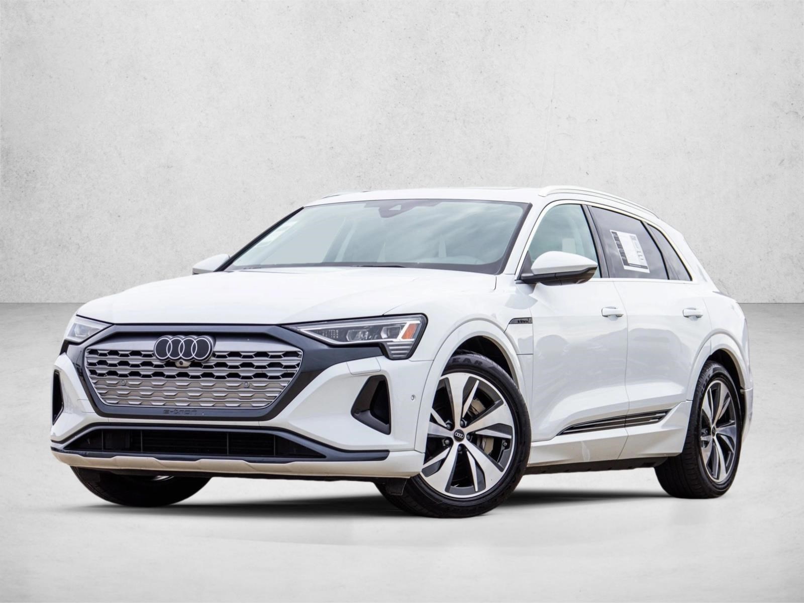  Audi Q8 e-tron