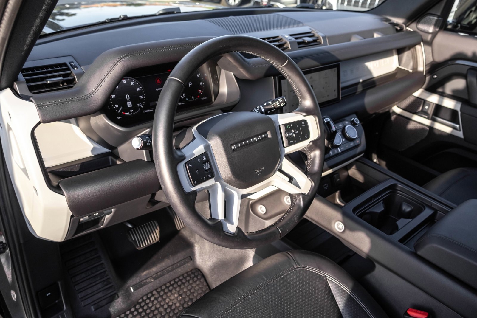 2024 LAND ROVER DEFENDER - Image 10