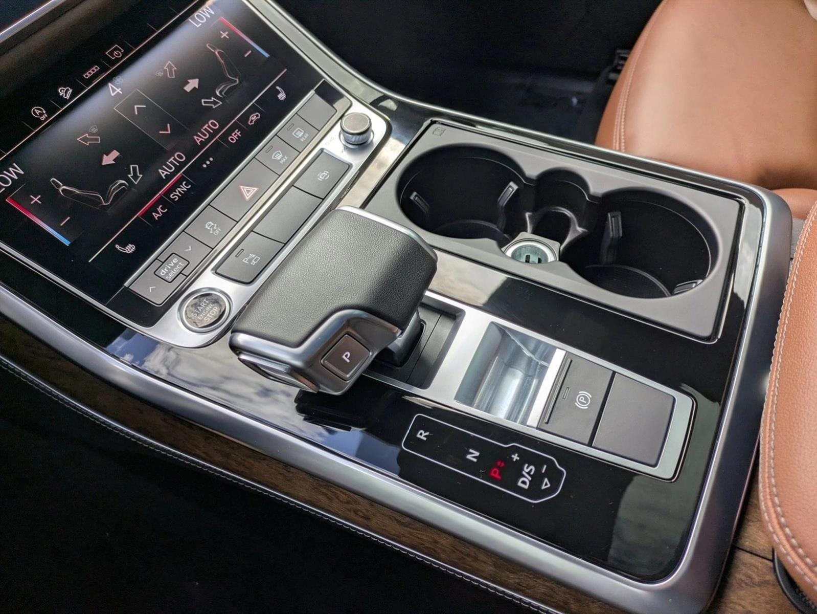 2025 AUDI Q7 - Image 12