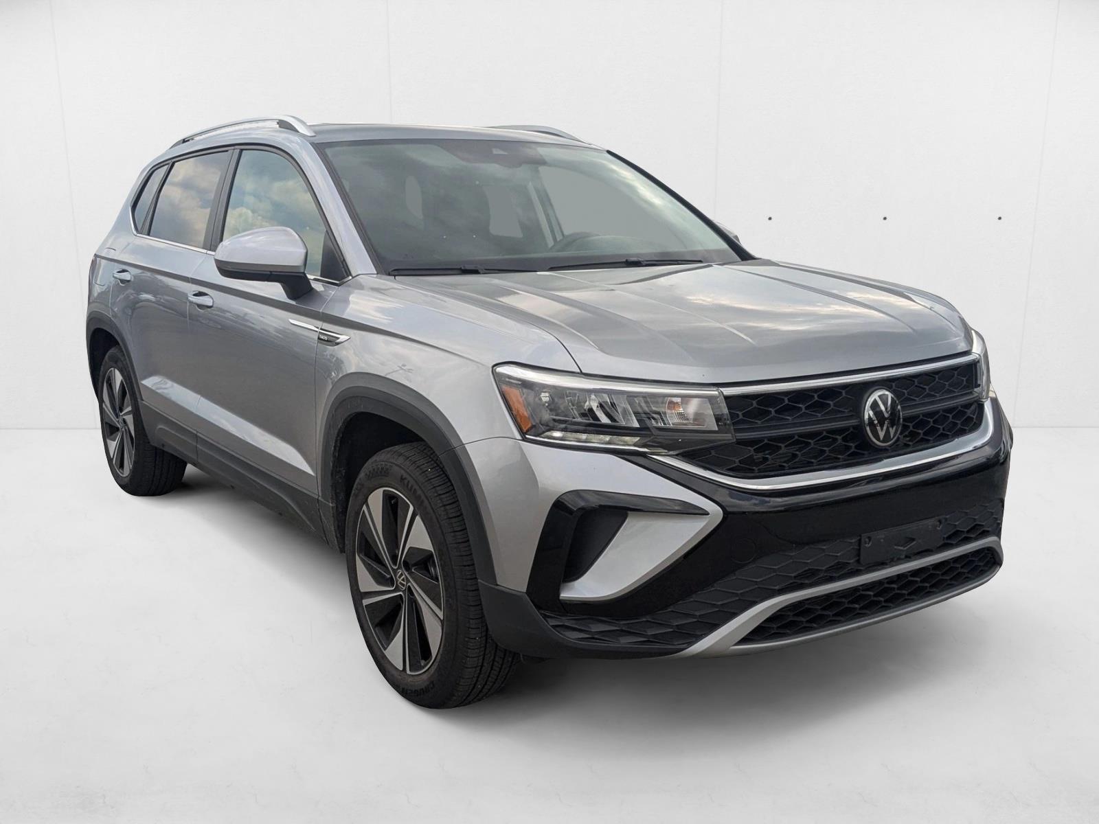 2024 Volkswagen Taos SE photo 3