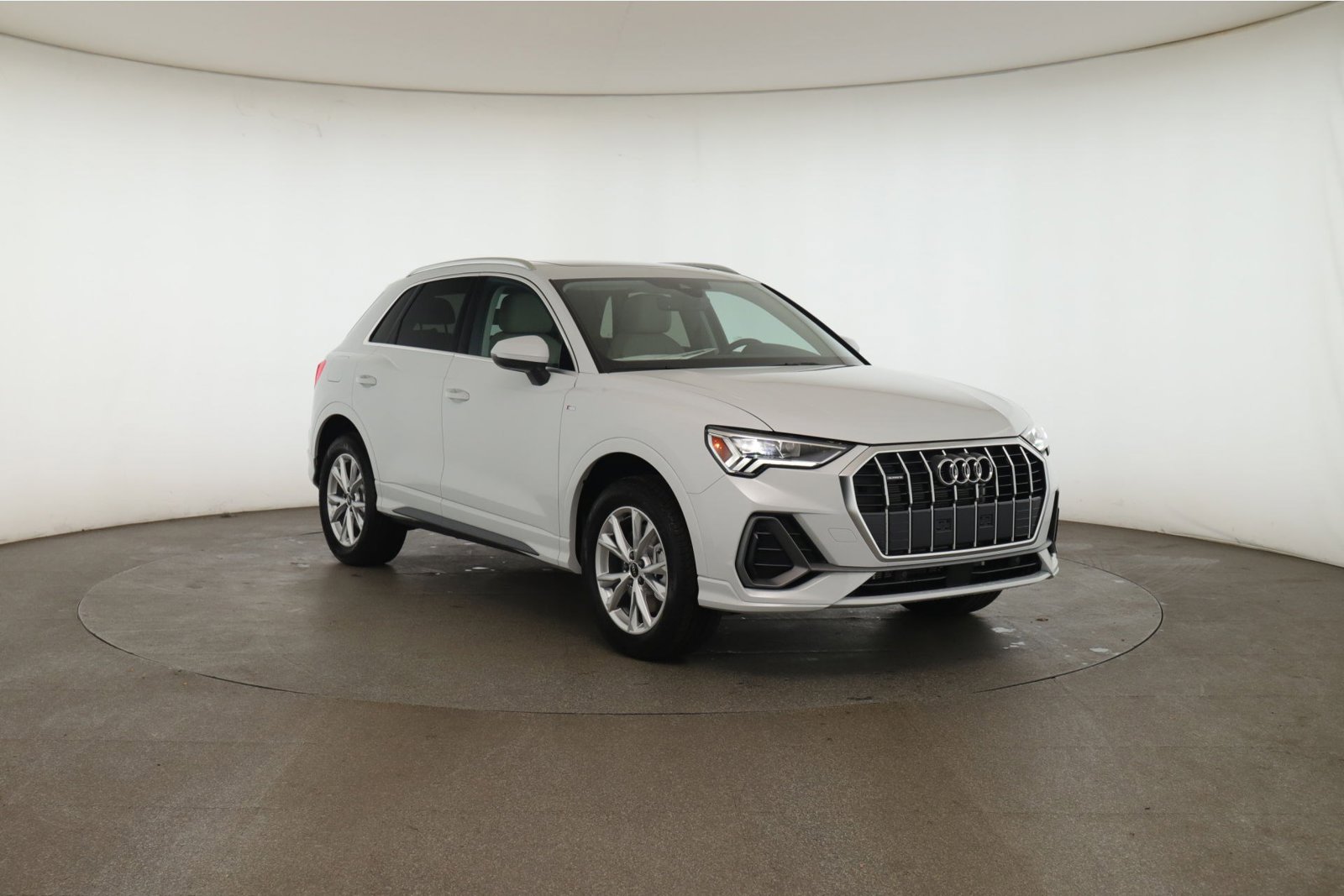 2025 Audi Q3 S line Premium Plus photo 3