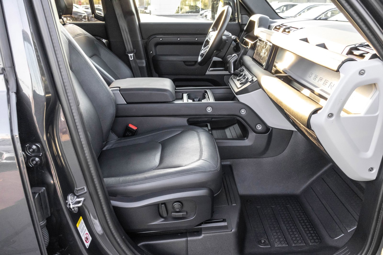 2024 LAND ROVER DEFENDER - Image 25