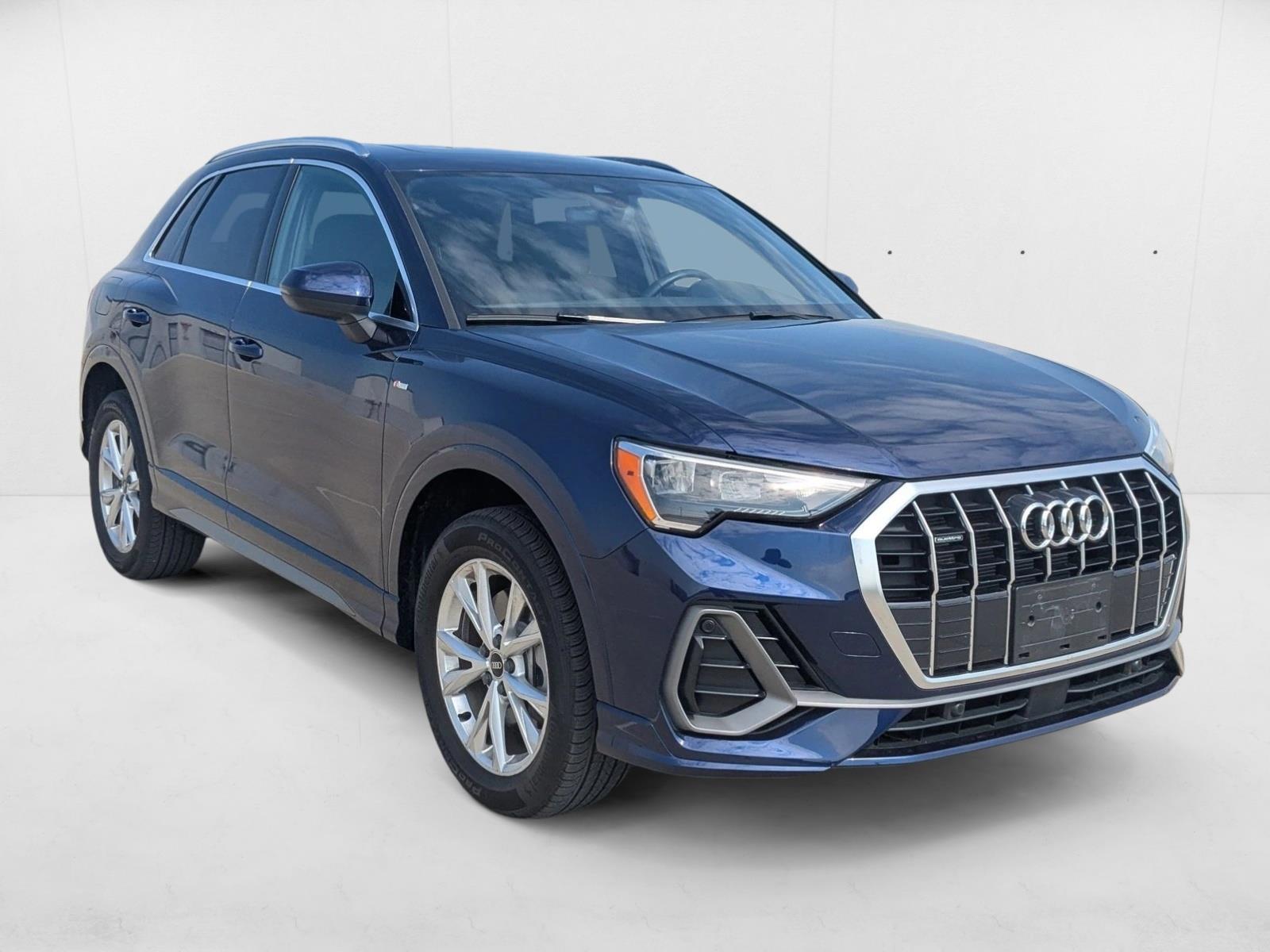 2022 Audi Q3 S line Premium photo 3