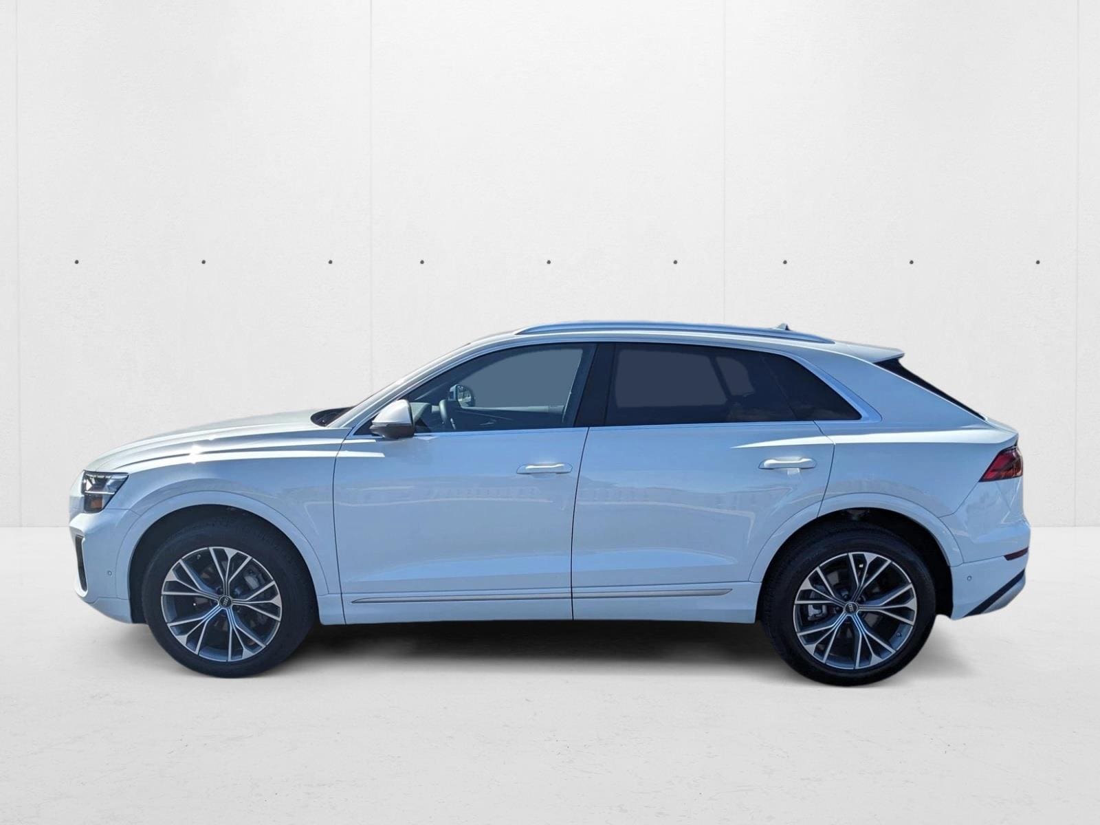 2025 AUDI Q8 - Image 9