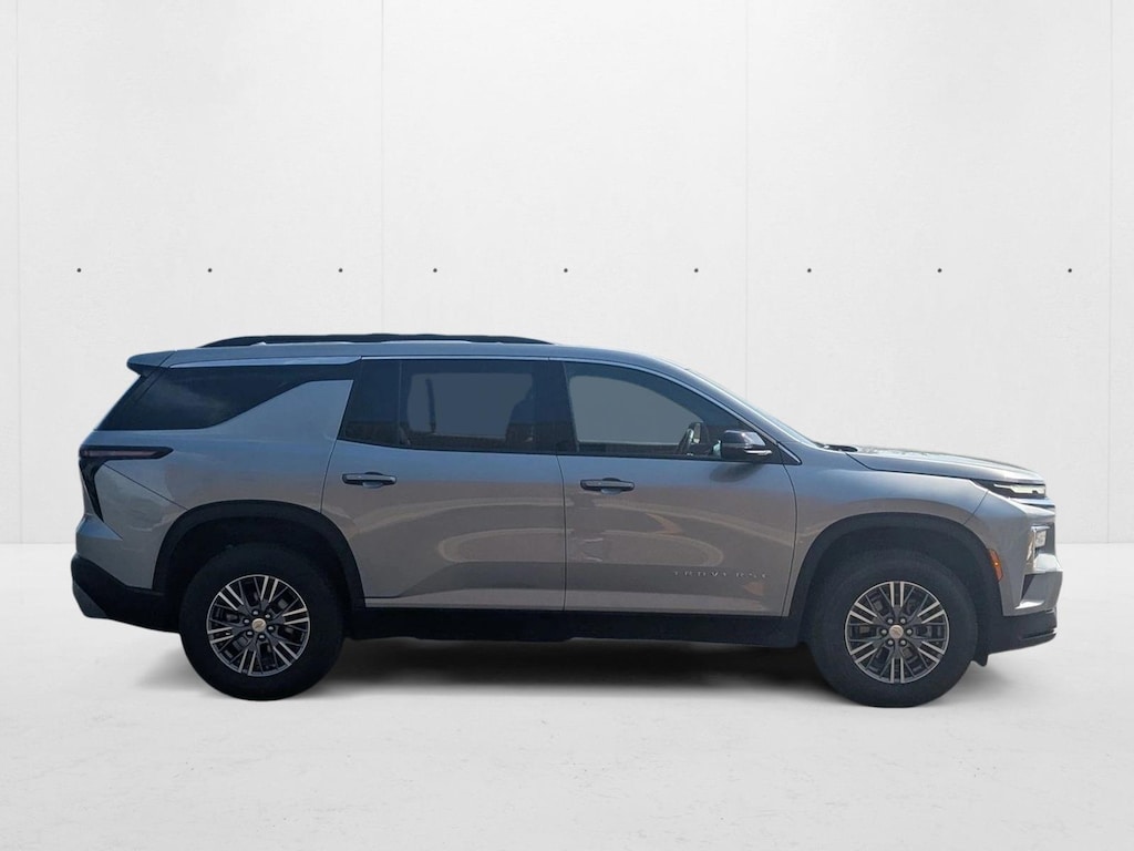 Used 2025 Chevrolet Traverse AWD LT SUV