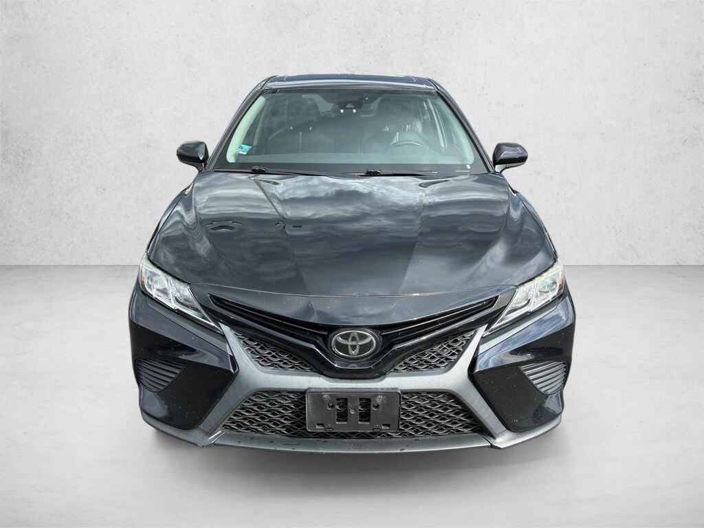 Used 2019 Toyota Camry SE Sedan
