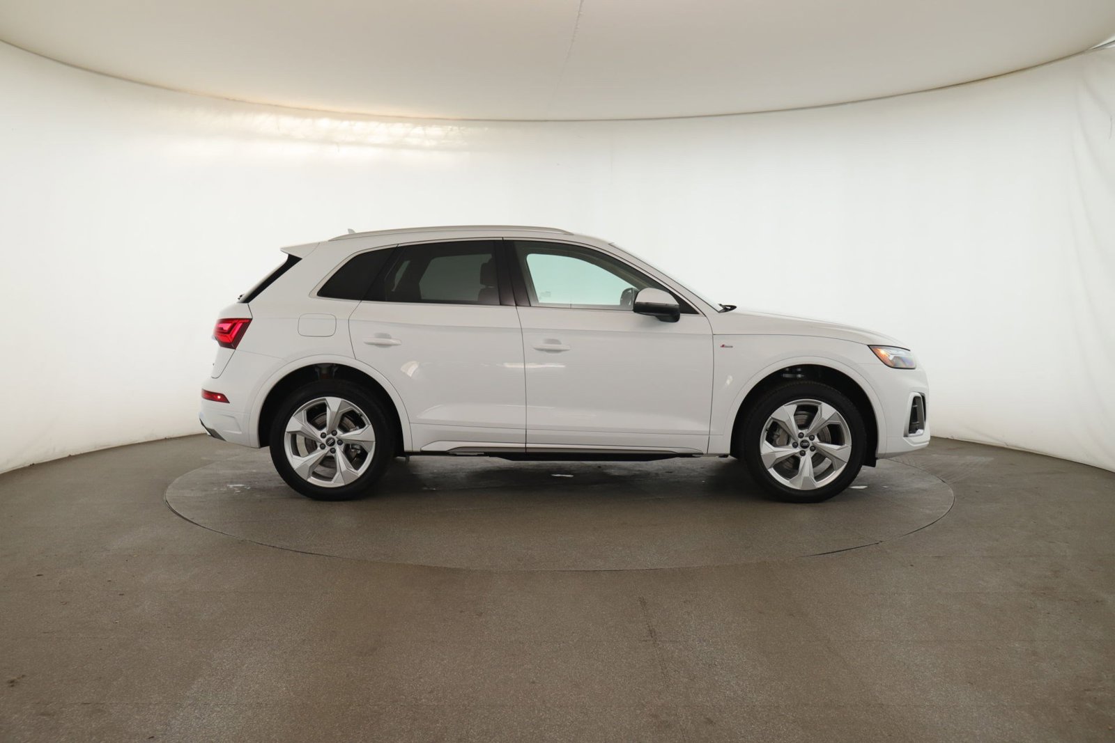 2025 Audi Q5 45 S line Premium Plus photo 4
