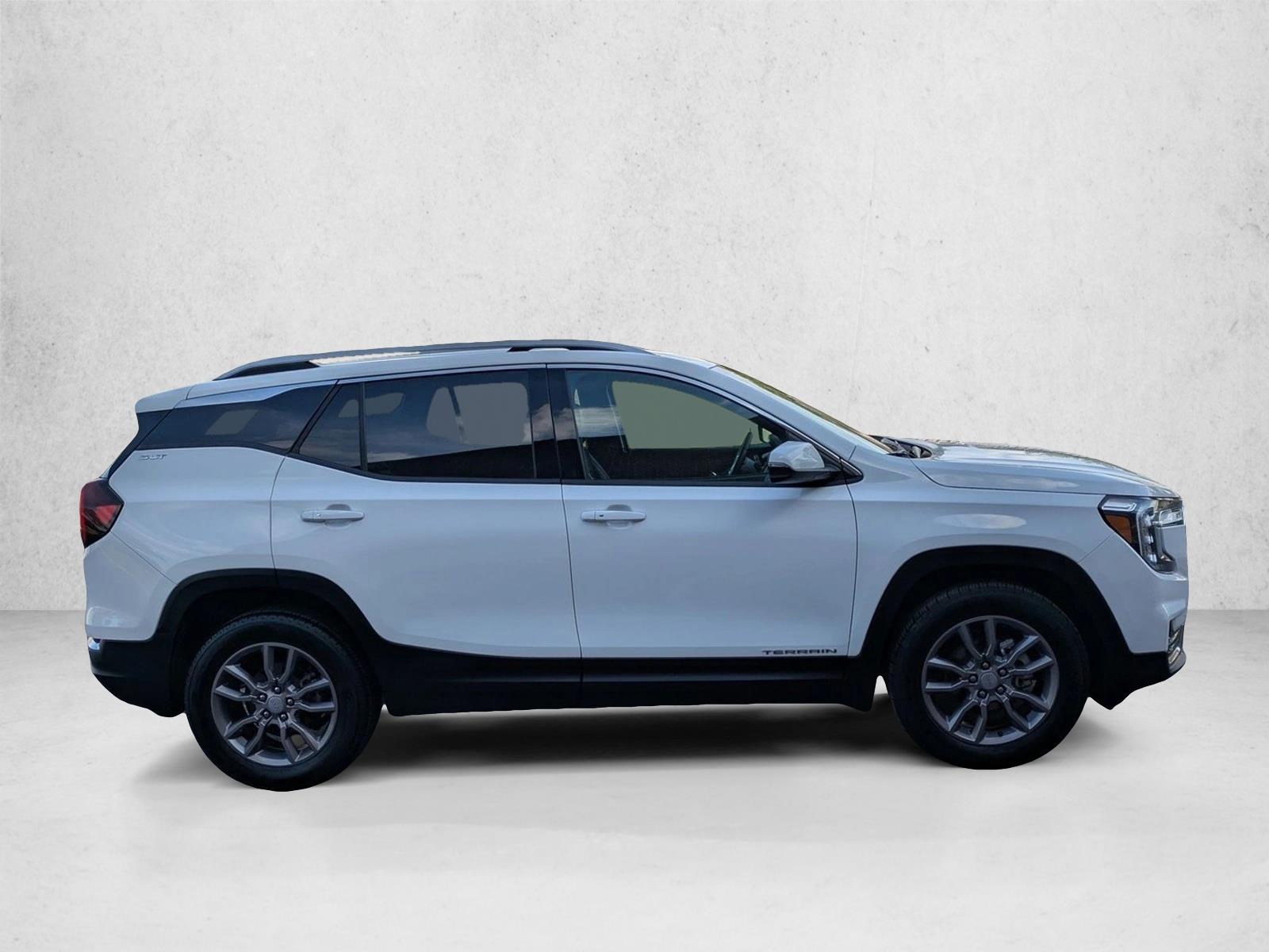 2024 GMC TERRAIN - Image 4