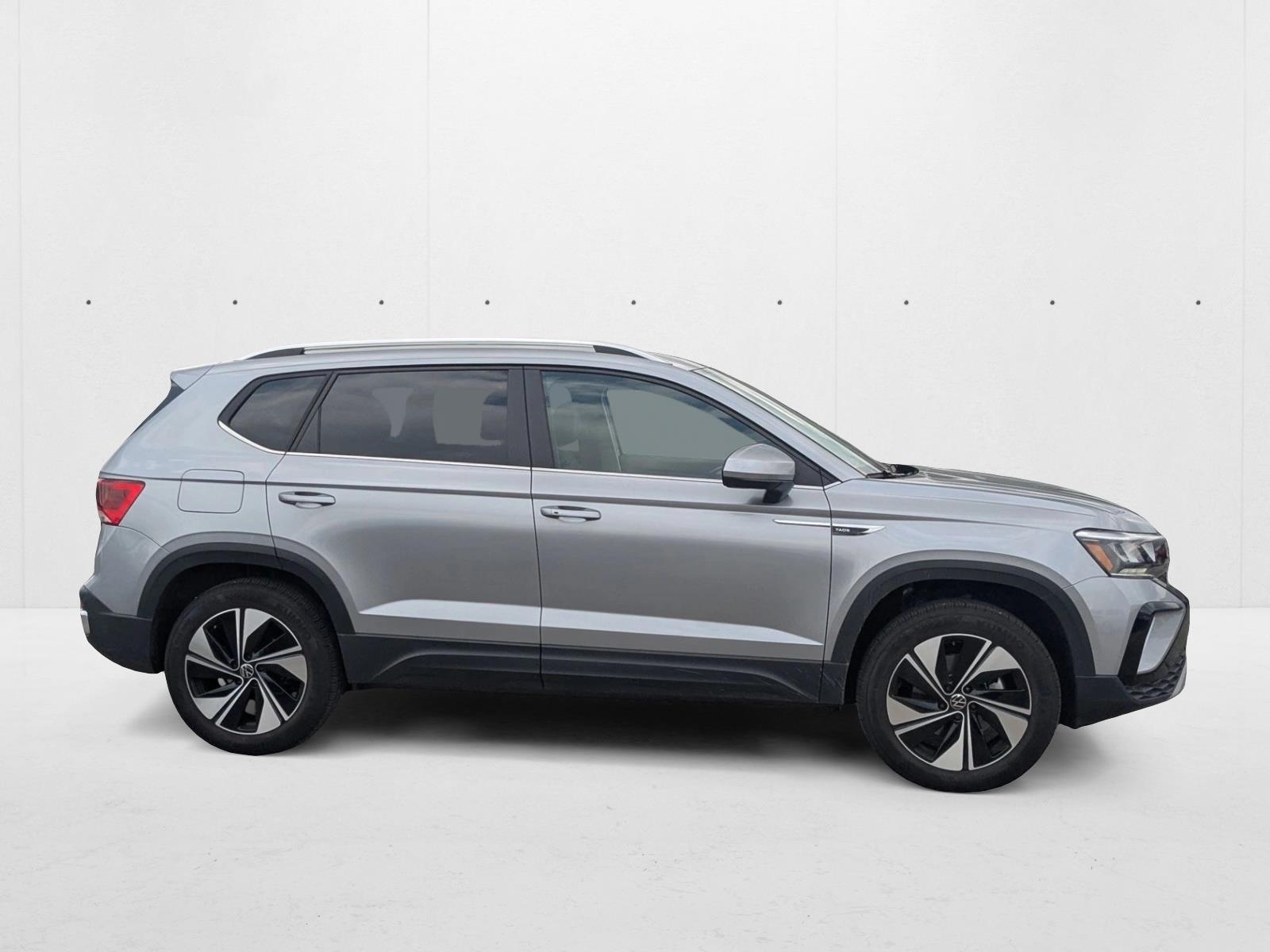 2024 Volkswagen Taos SE photo 4