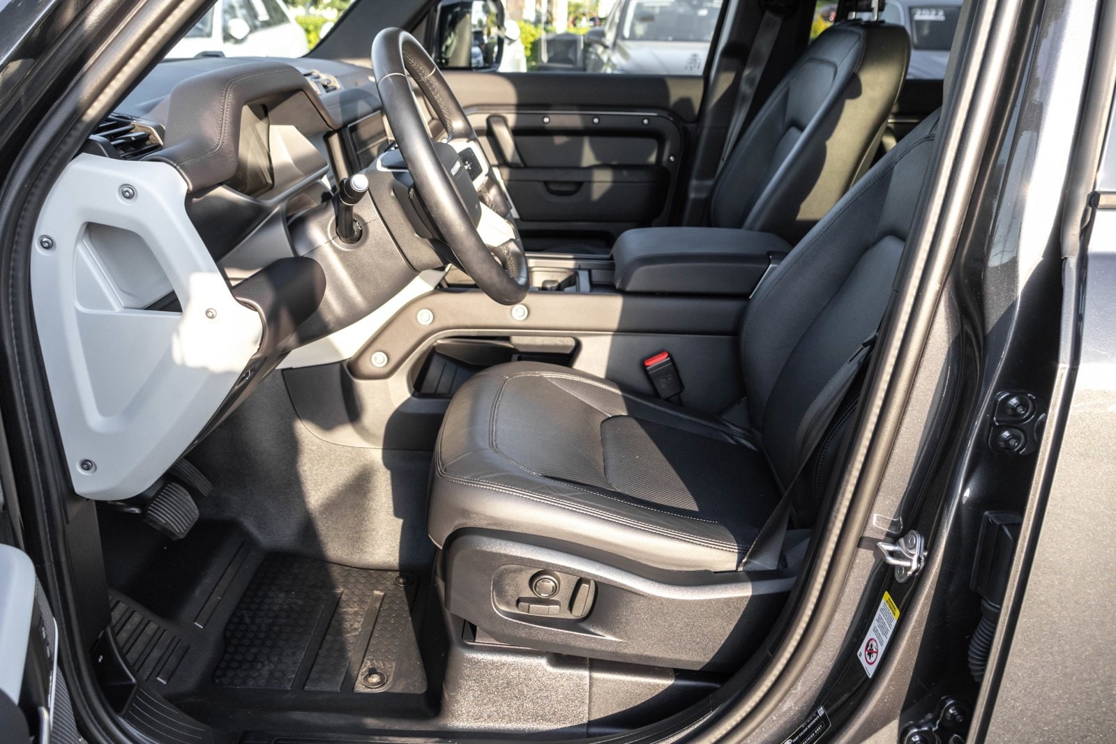 2024 LAND ROVER DEFENDER - Image 12