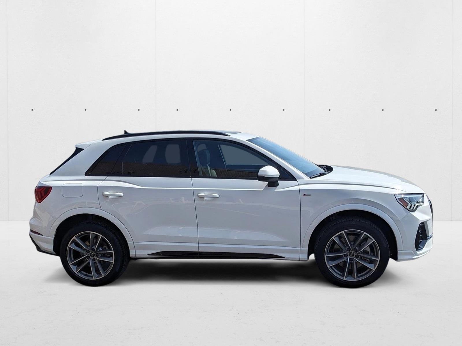 2025 Audi Q3 45 TFSI S line Premium photo 4