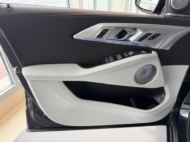 2026 BMW XM Base - Photo 8