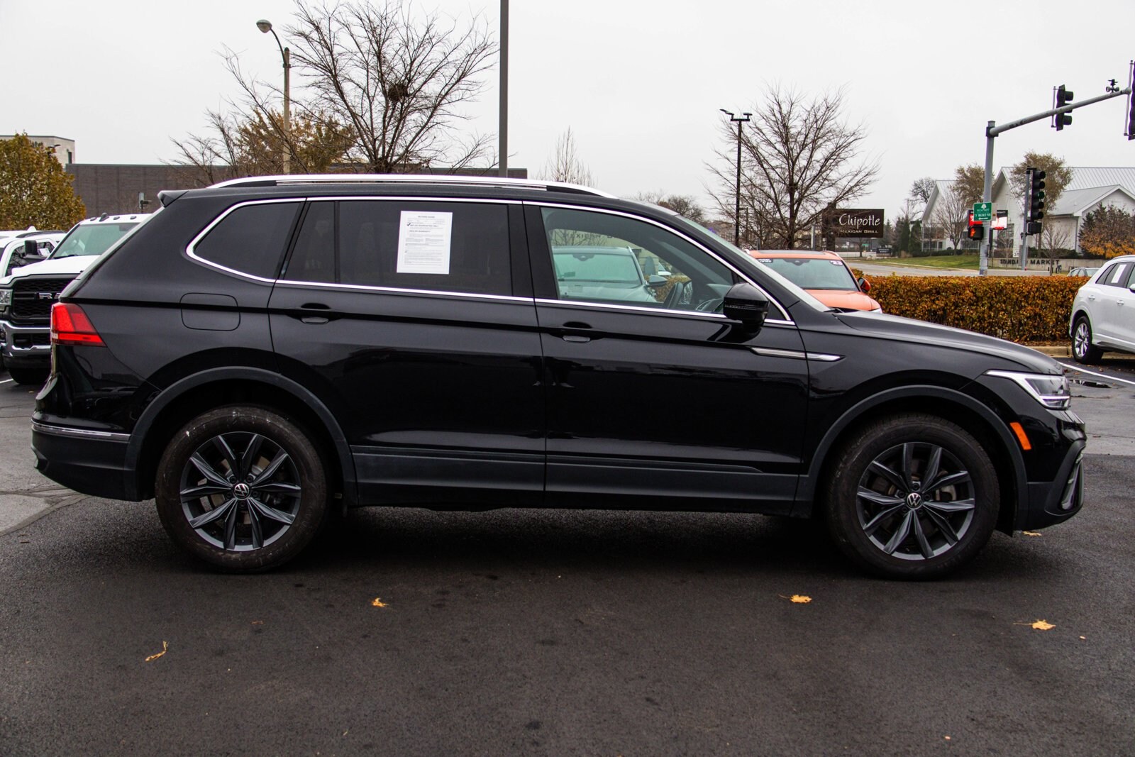 2022 VOLKSWAGEN TIGUAN - Image 4