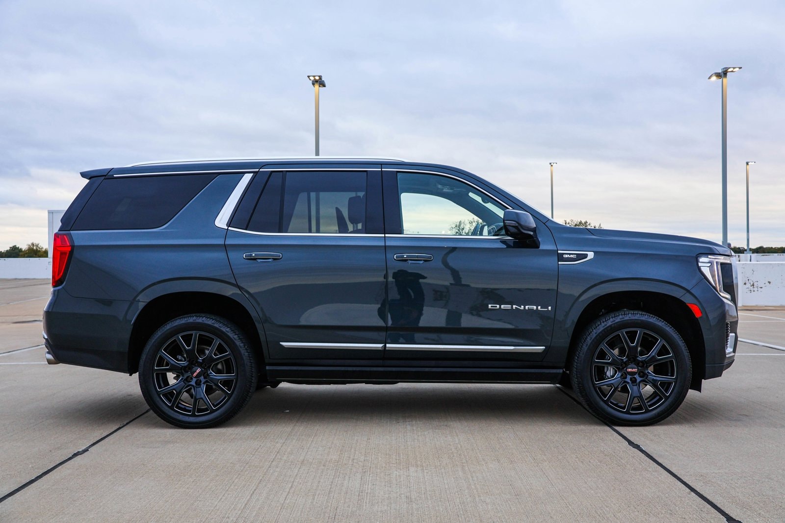 2021 GMC YUKON - Image 4