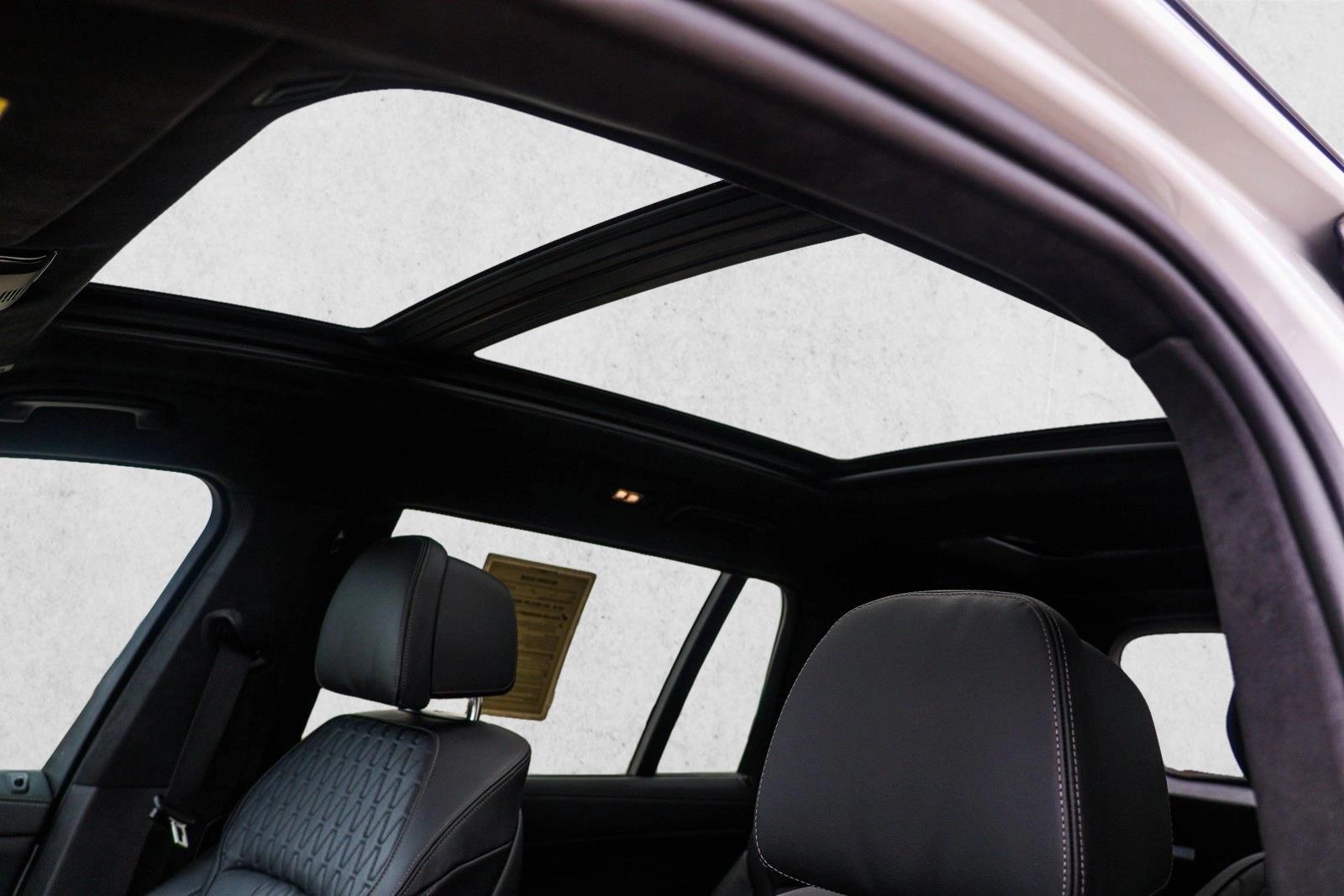 2025 BMW X7 - Image 11