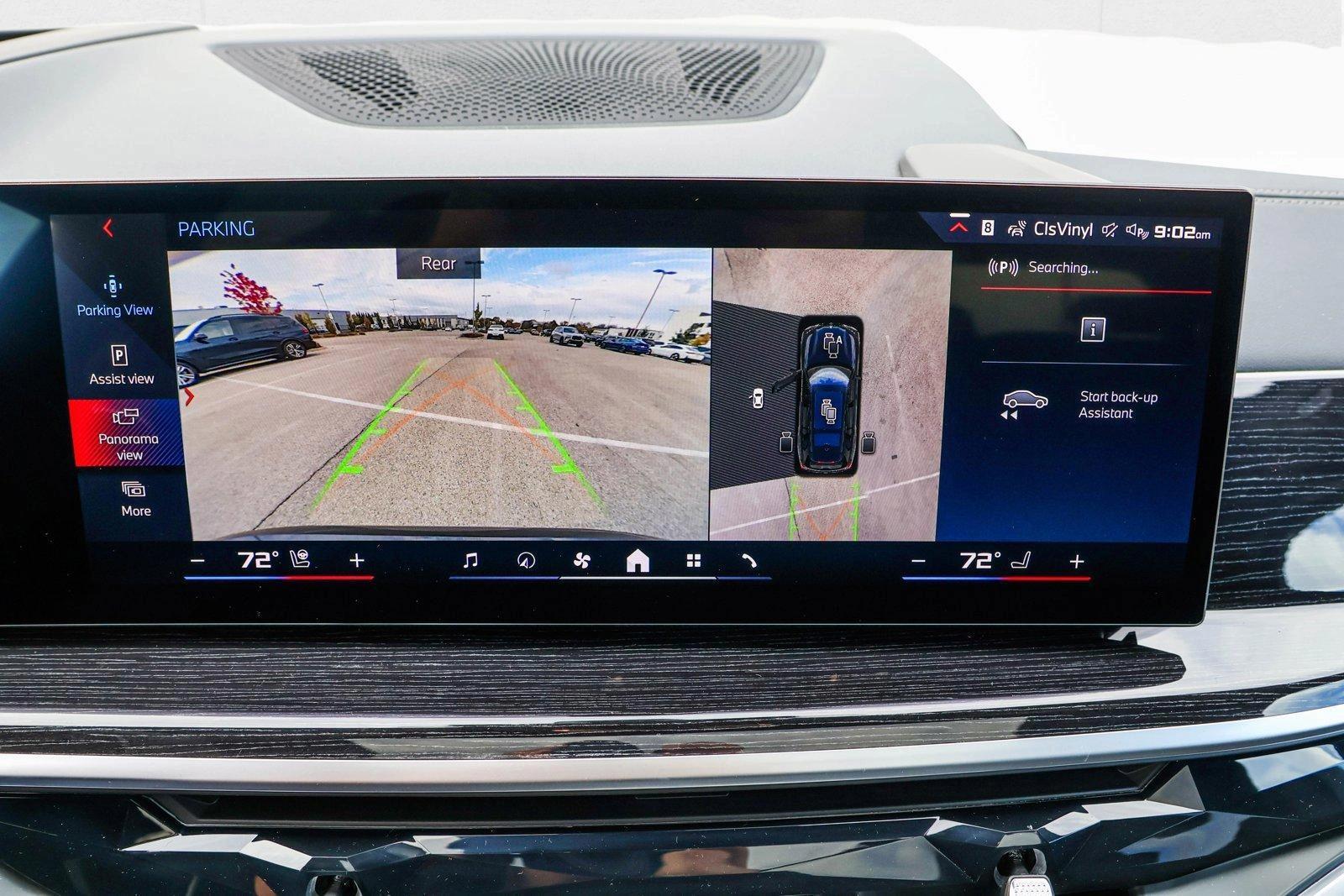 2025 BMW X7 - Image 18