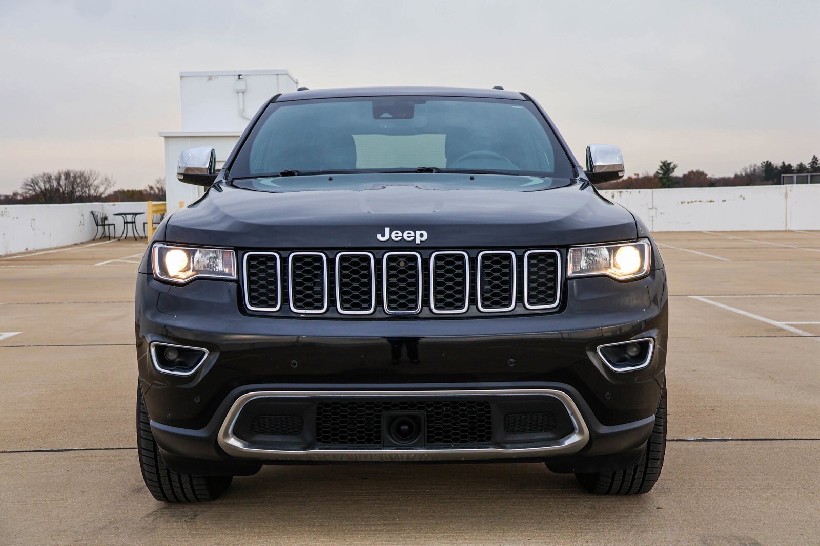 2020 Jeep Grand Cherokee Limited photo 2