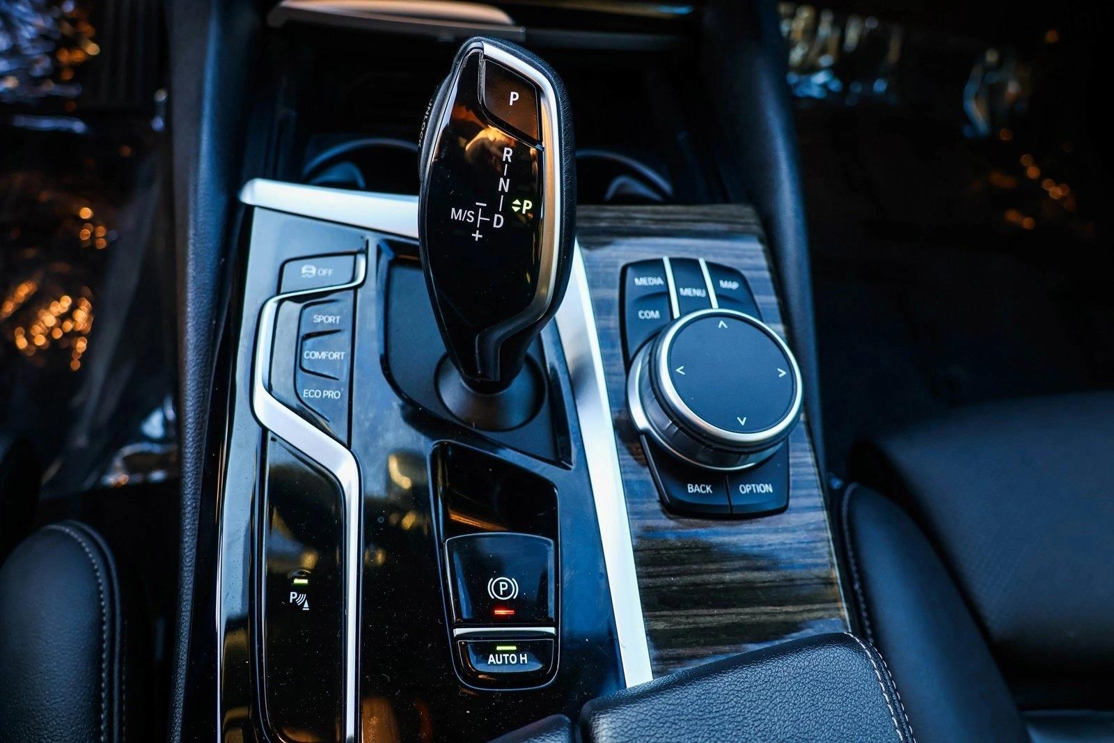 2022 BMW 530I - Image 21