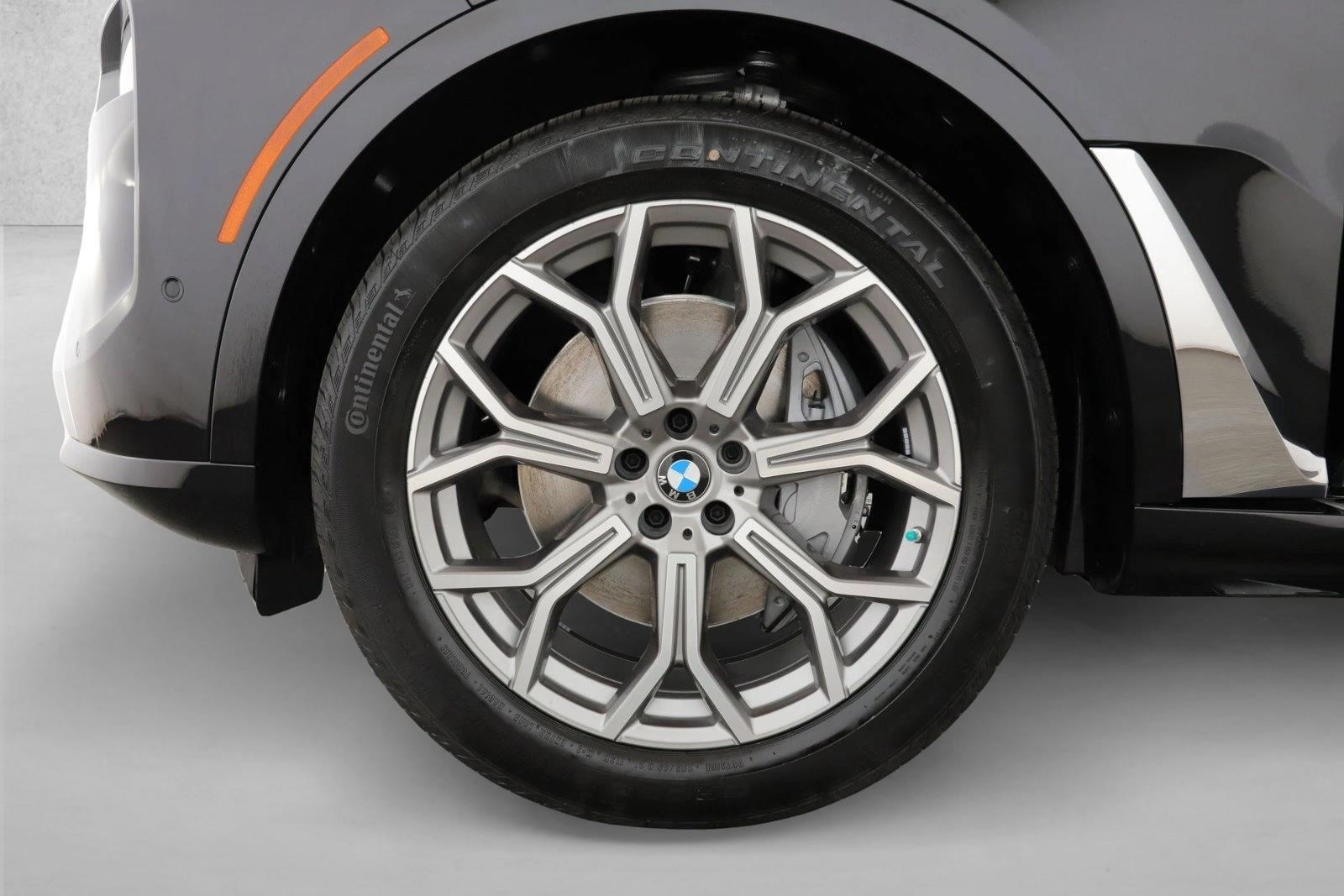 2025 BMW X7 - Image 11