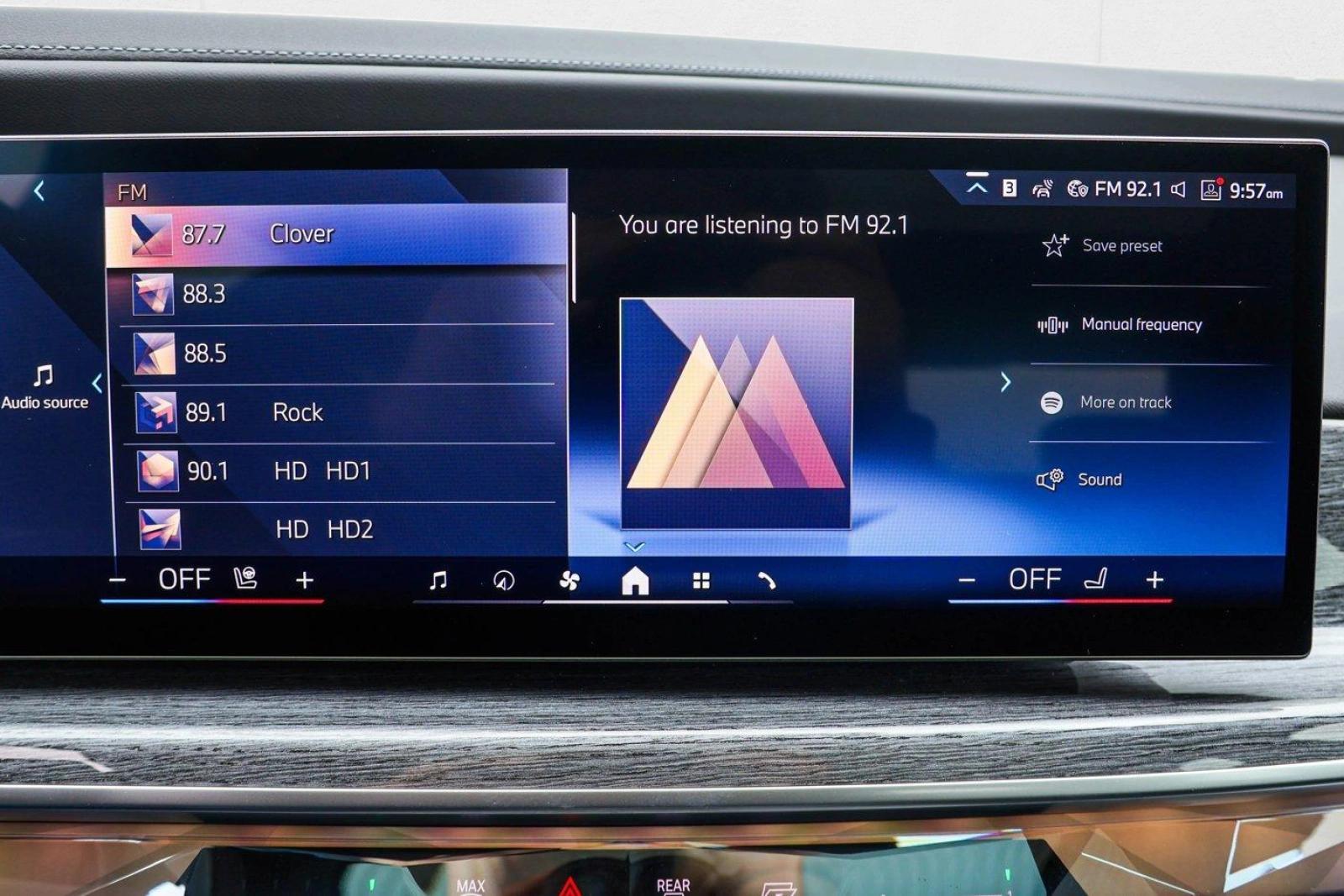 2025 BMW i7 50 - Photo 15