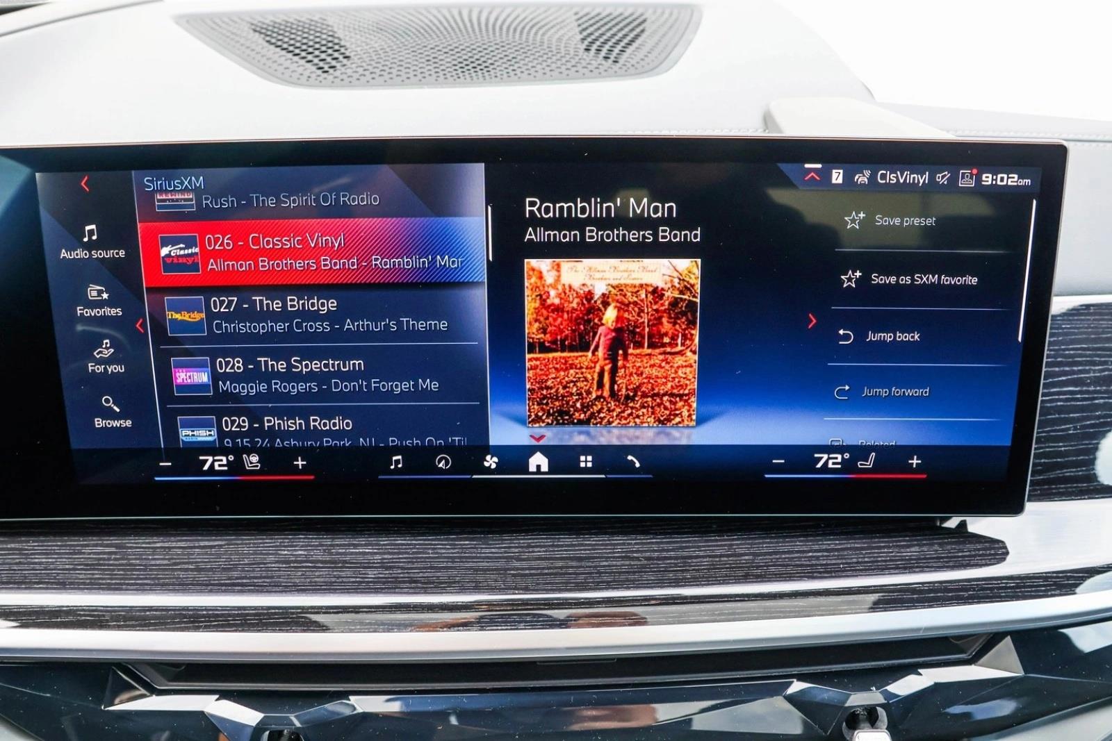 2025 BMW X7 - Image 16