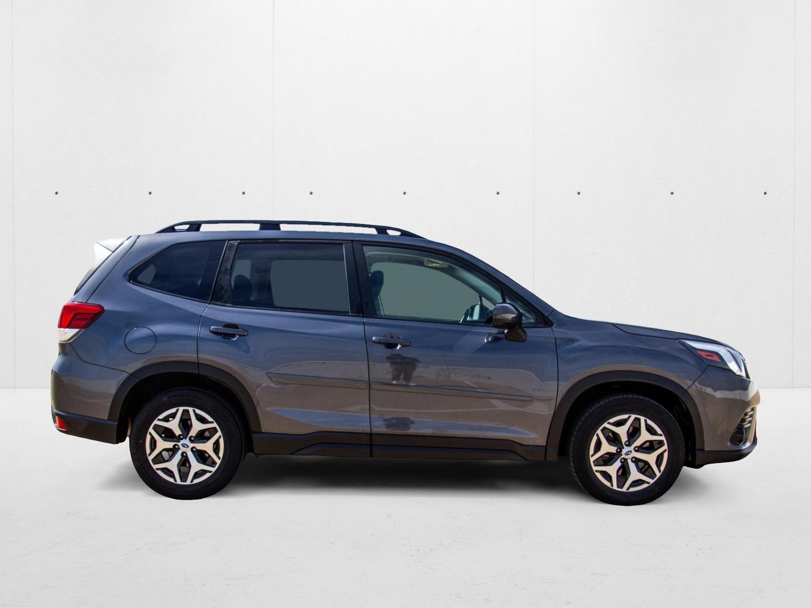 2022 Subaru Forester Premium photo 4