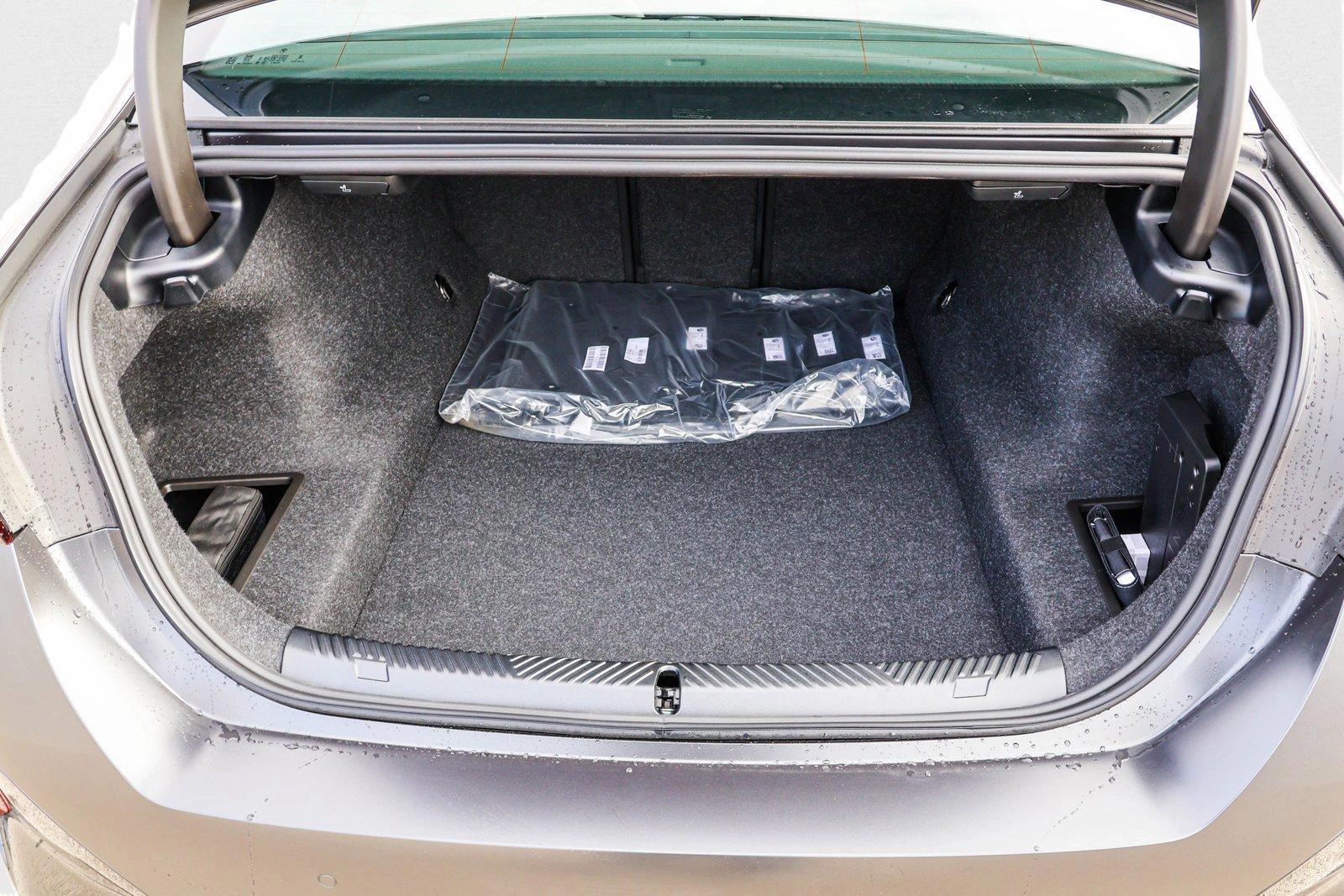 2025 BMW 530I - Image 22